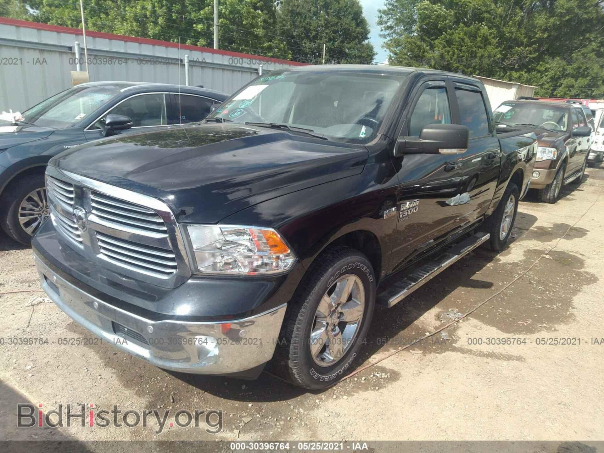 2019 RAM 1500 CLASSIC - VIN: 1C6RR6LT1KS622451 - Фото 2