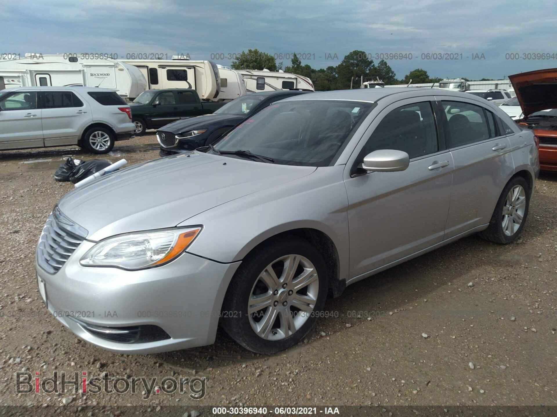 2012 CHRYSLER 200 - VIN: 1C3CCBBG0CN125523 - Фото 2