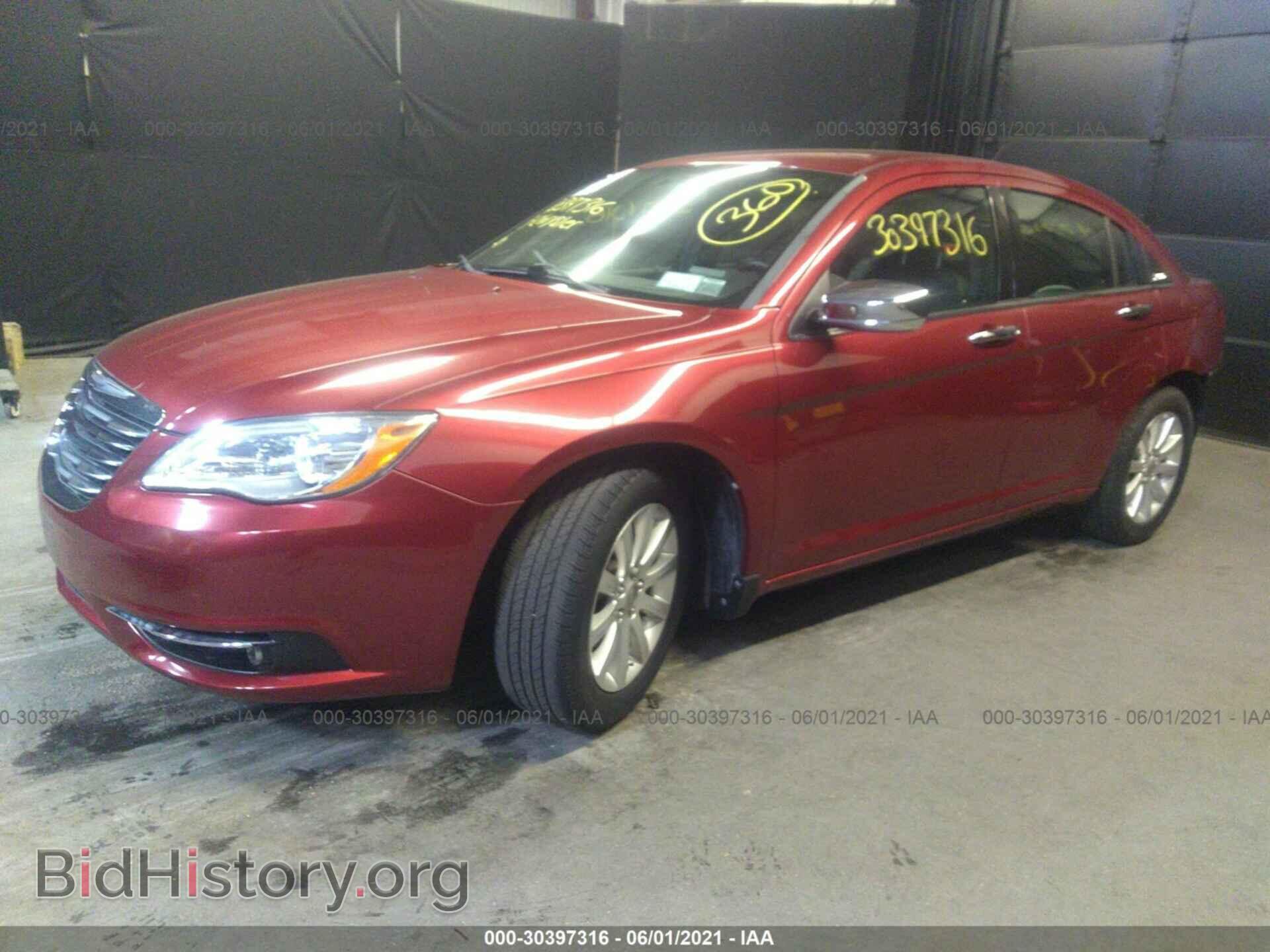 2013 CHRYSLER 200 - VIN: 1C3CCBCG7DN738061 - Фото 2