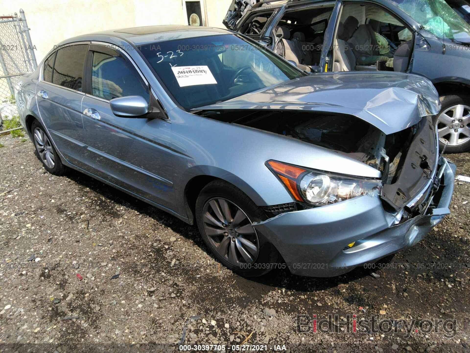 Photo 1HGCP3F87BA013964 - HONDA ACCORD SDN 2011