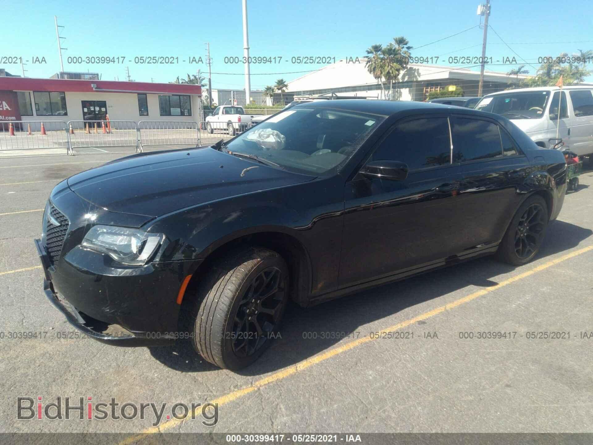 2019 CHRYSLER 300 - VIN: 2C3CCAAGXKH738669 - Фото 2