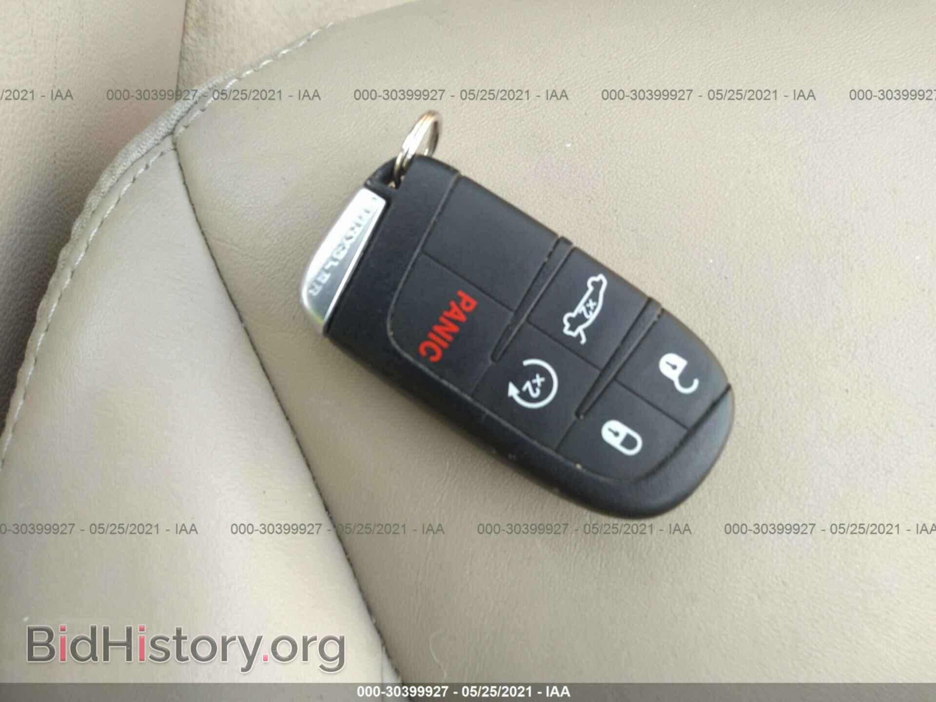 2012 CHRYSLER 300 - VIN: 2C3CCACG5CH192961 - Фото 11