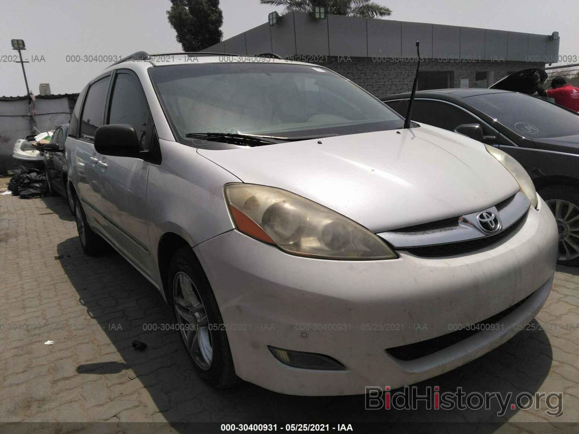 Photo 00000000000012894 - TOYOTA SIENNA 2008