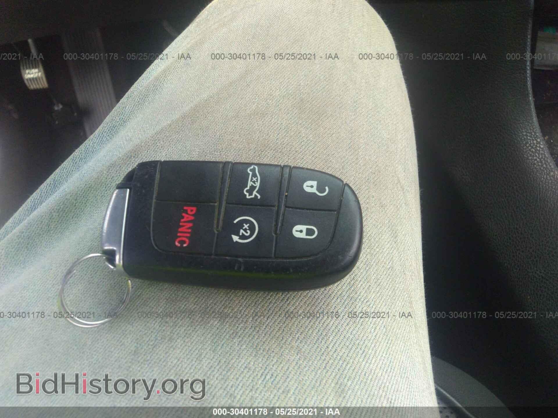 2017 CHRYSLER 300 - VIN: 2C3CCAEG0HH565215 - Фото 11