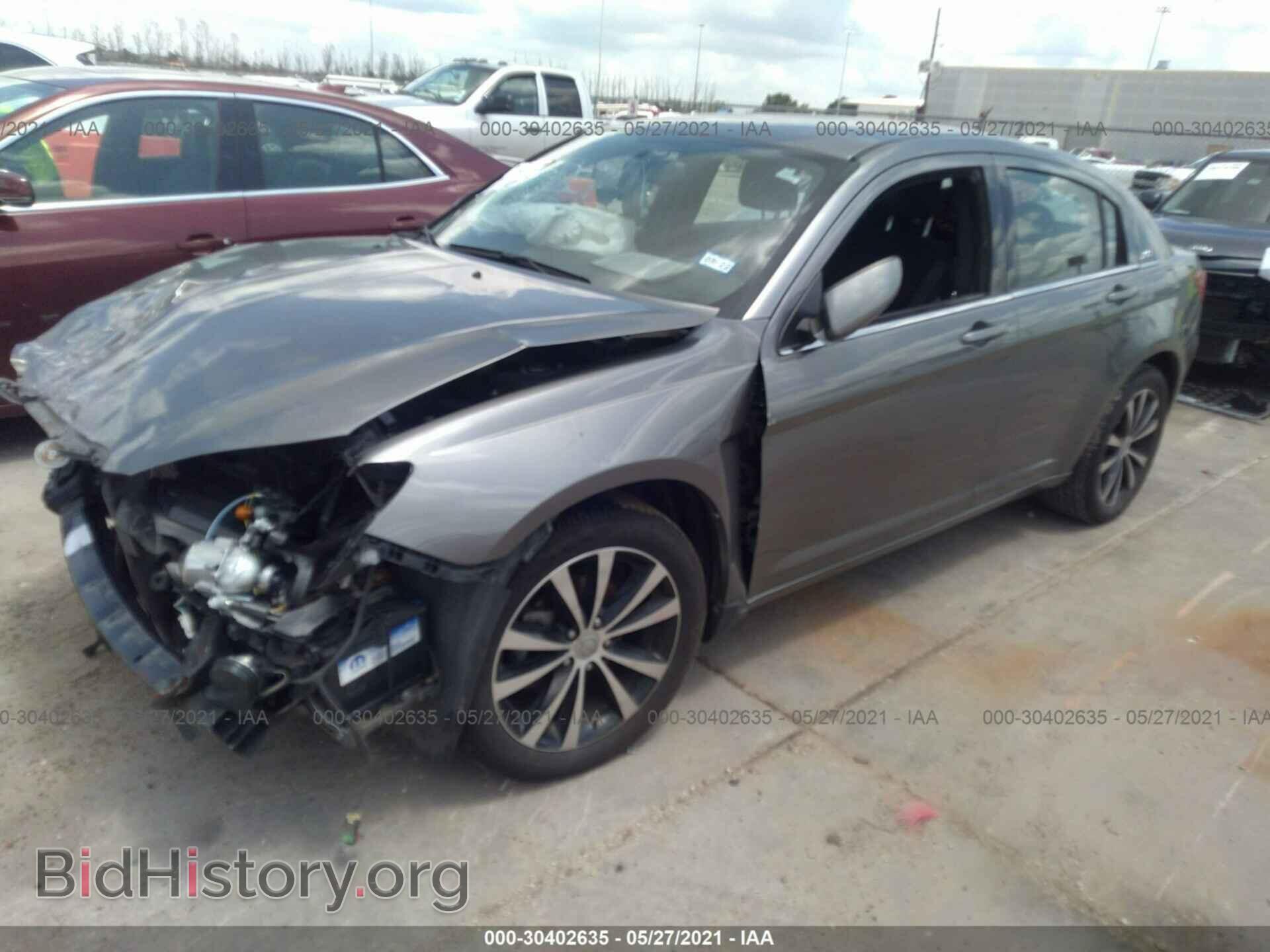 2013 CHRYSLER 200 - VIN: 1C3CCBBB7DN609713 - Фото 2