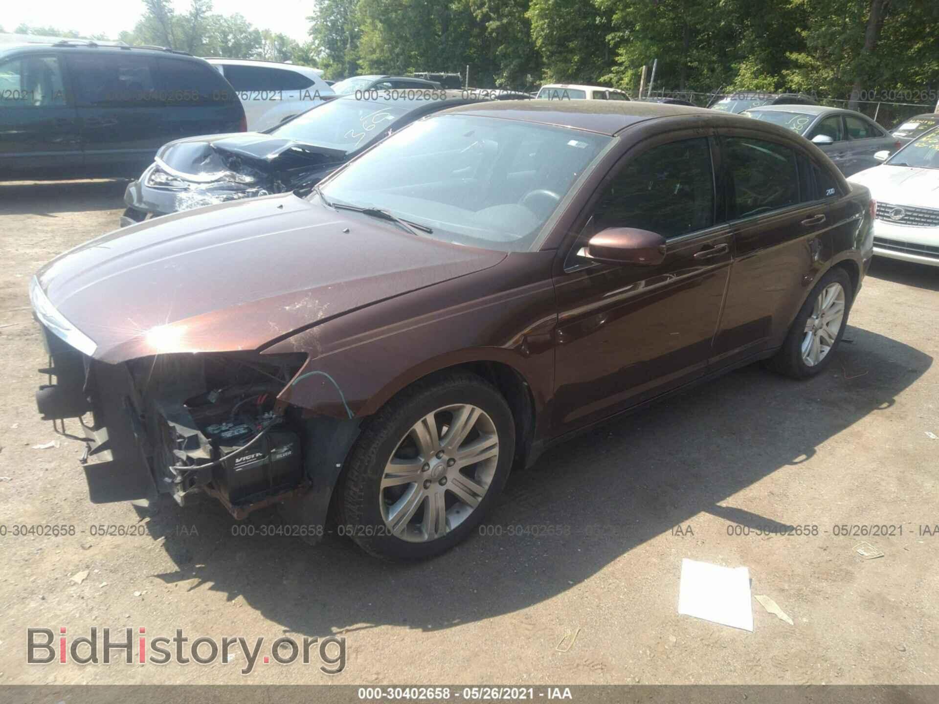 2013 CHRYSLER 200 - VIN: 1C3CCBAB3DN705484 - Фото 2