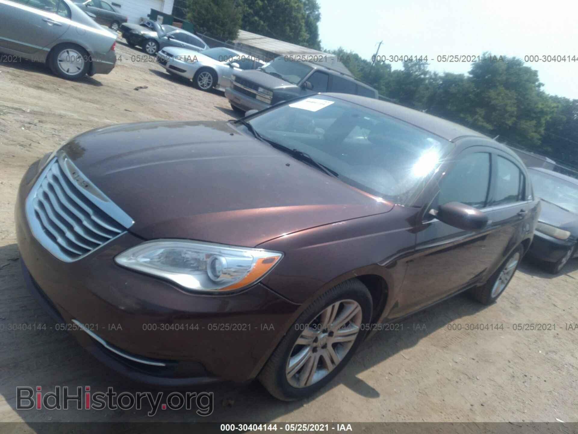 2013 CHRYSLER 200 - VIN: 1C3CCBAB1DN705029 - Фото 2
