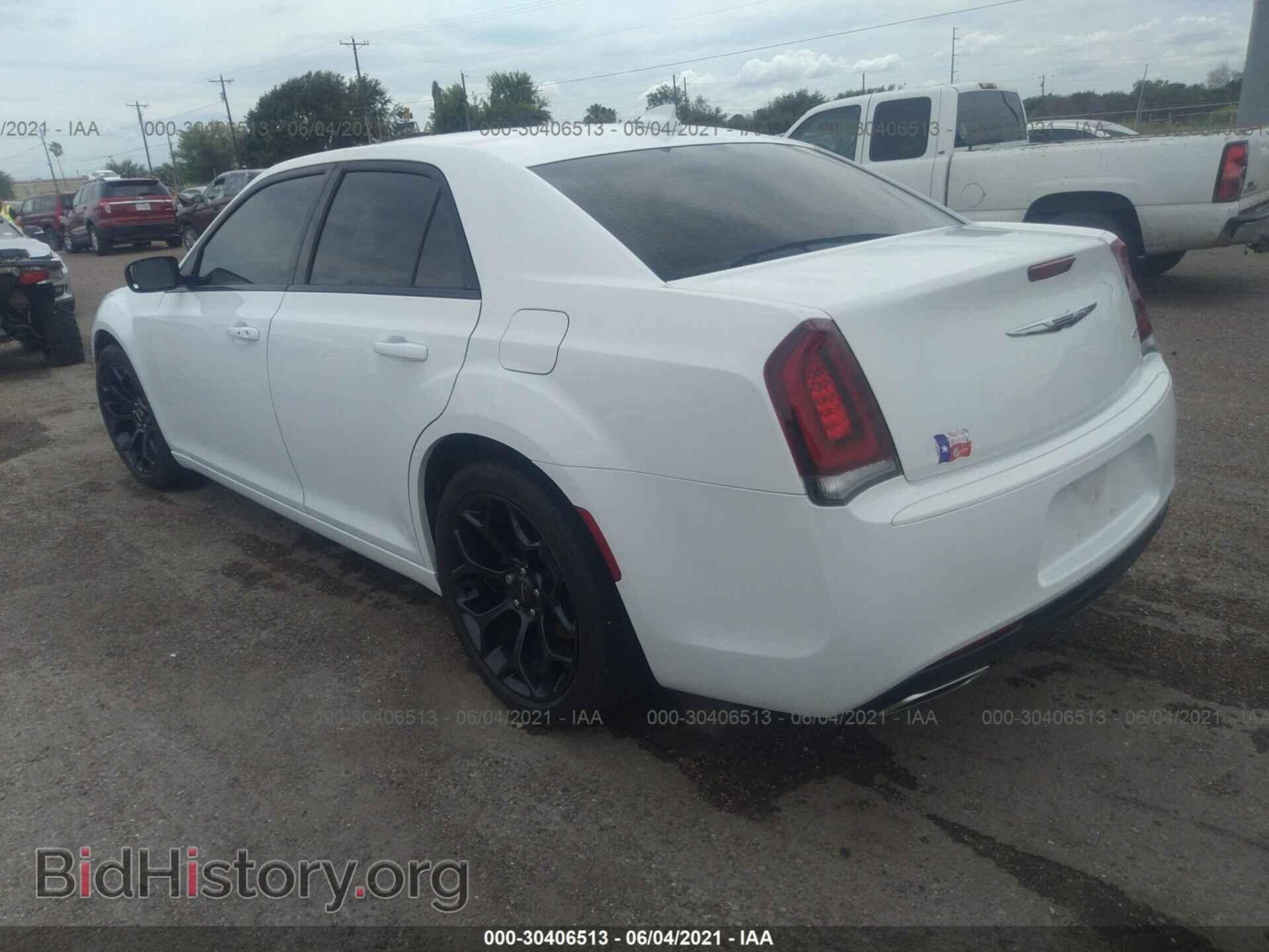 2019 CHRYSLER 300 - VIN: 2C3CCAAG0KH745937 - Фото 3