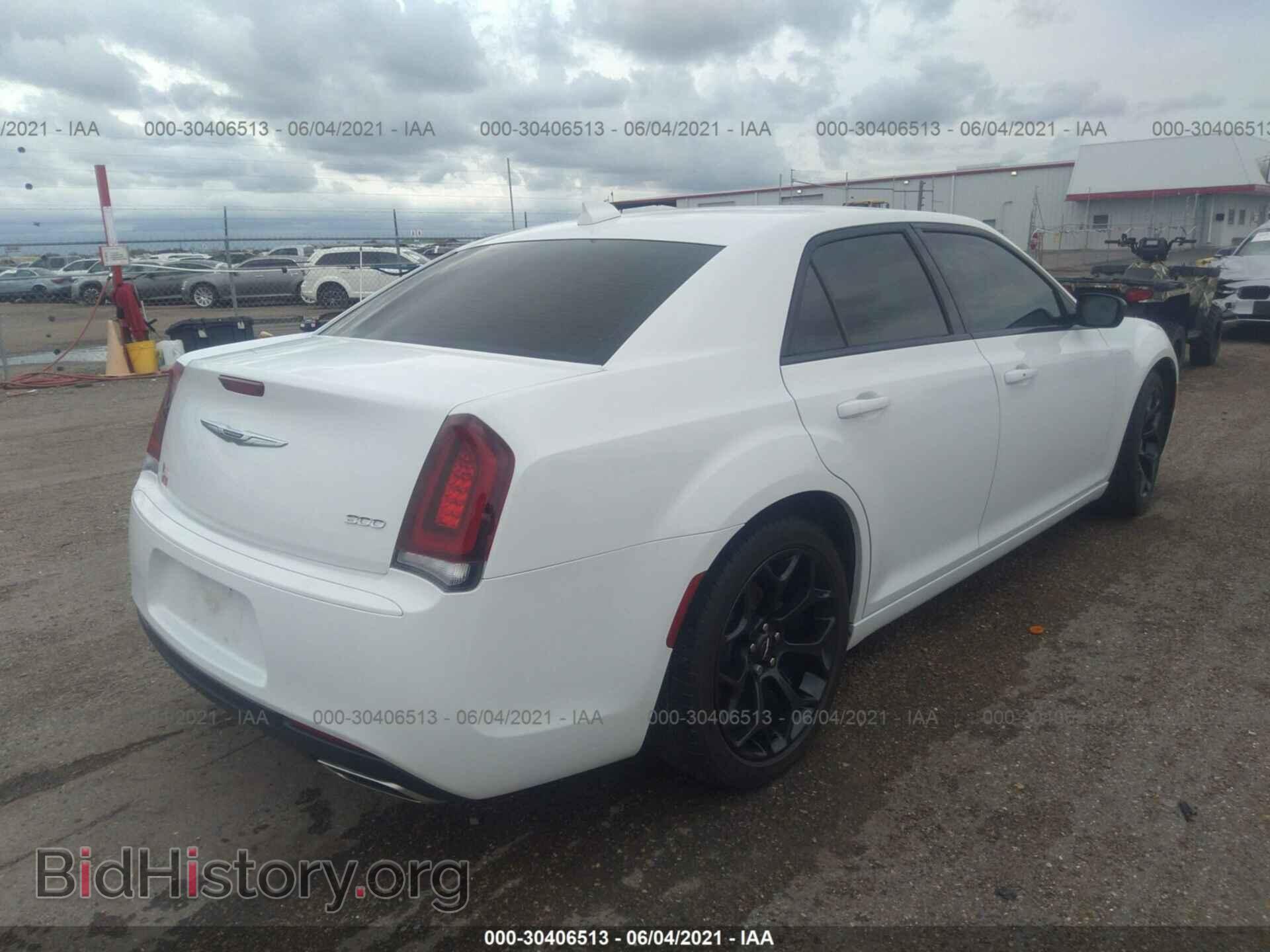 2019 CHRYSLER 300 - VIN: 2C3CCAAG0KH745937 - Фото 4