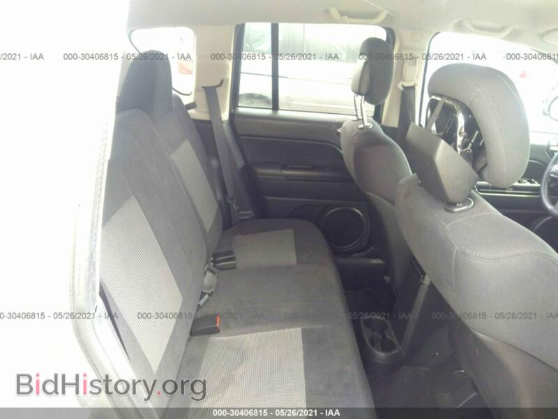2011 Jeep COMPASS (VIN 1J4NT1FA9BD267355) — фото 8 из 12