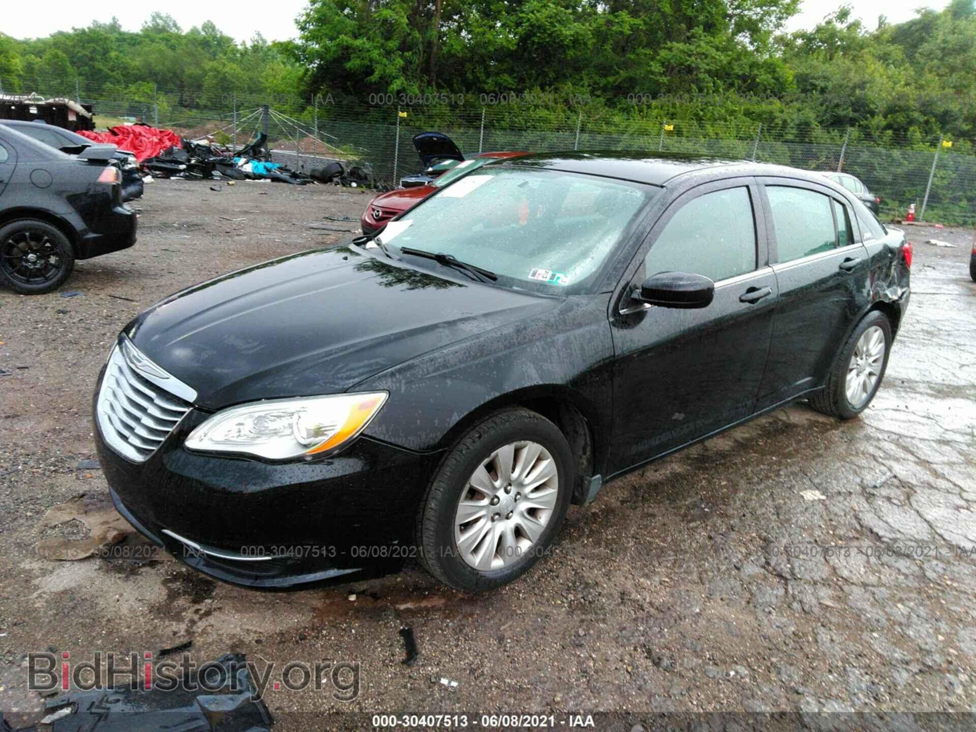 2013 CHRYSLER 200 - VIN: 1C3CCBAB3DN733656 - Фото 2