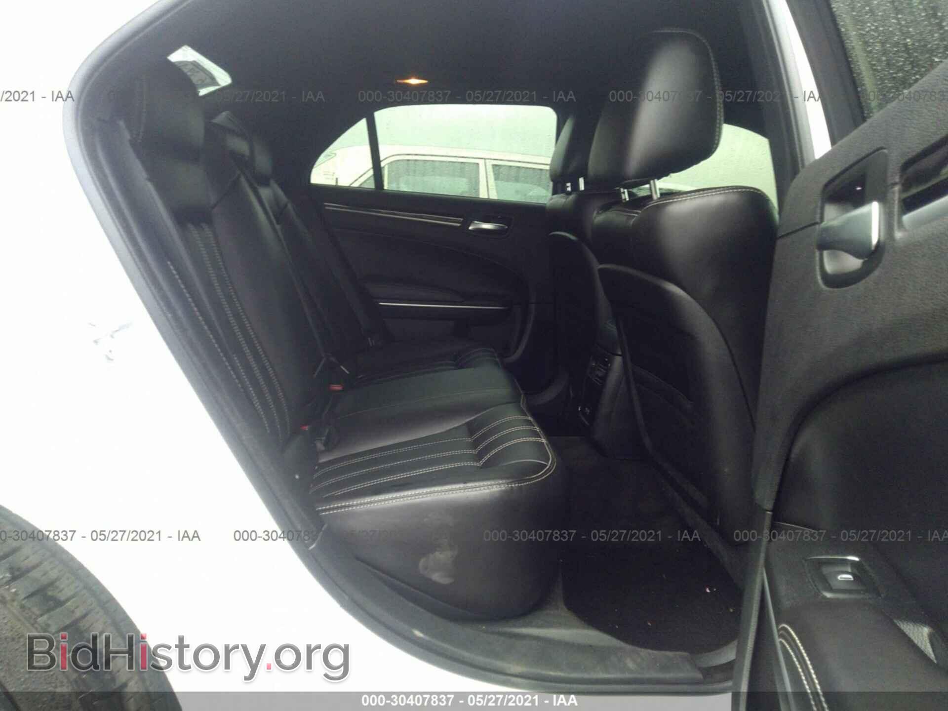 2019 CHRYSLER 300 - VIN: 2C3CCABG2KH517145 - Фото 8