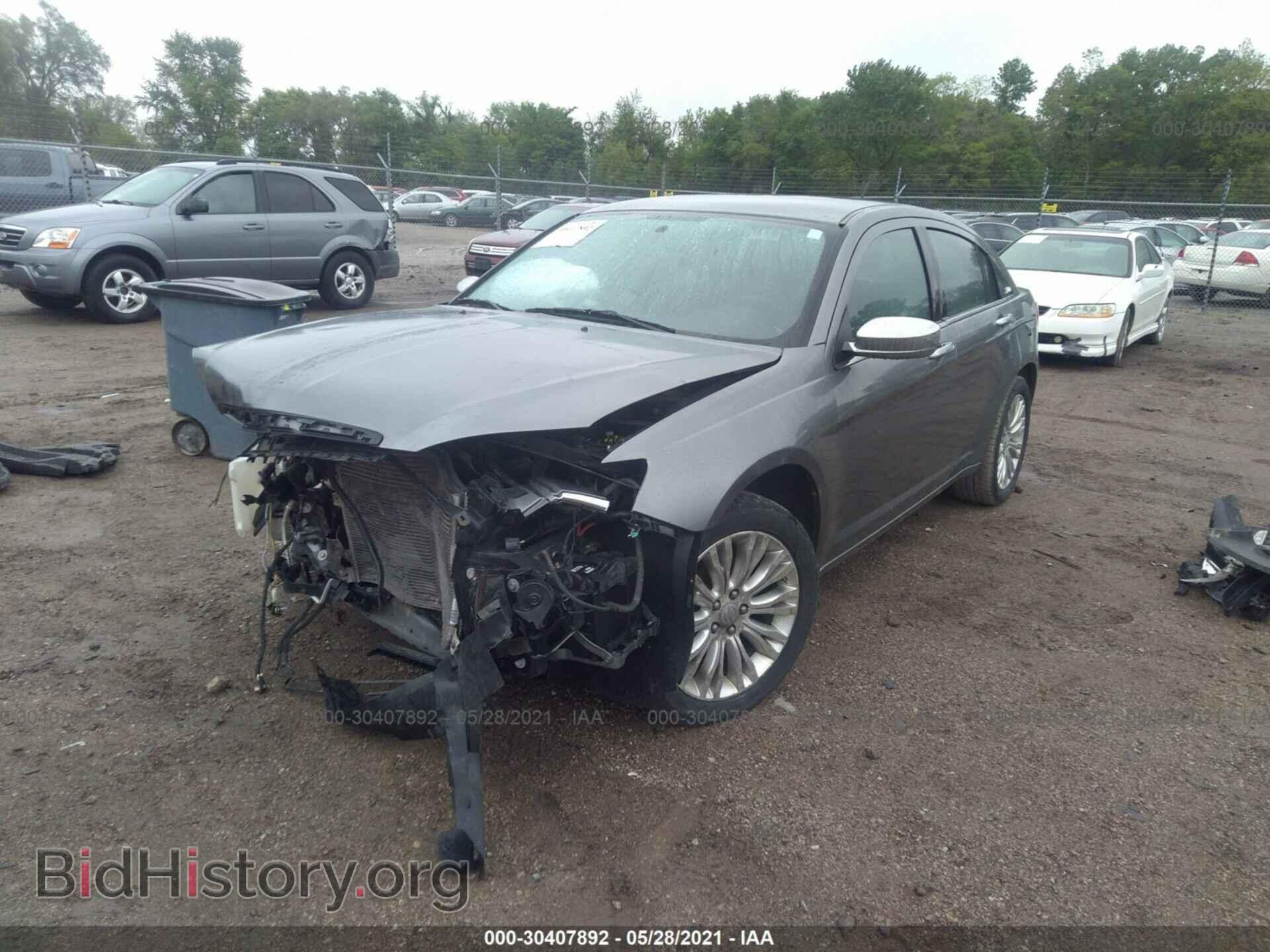 2011 CHRYSLER 200 - VIN: 1C3BC2FBXBN604914 - Photo 2