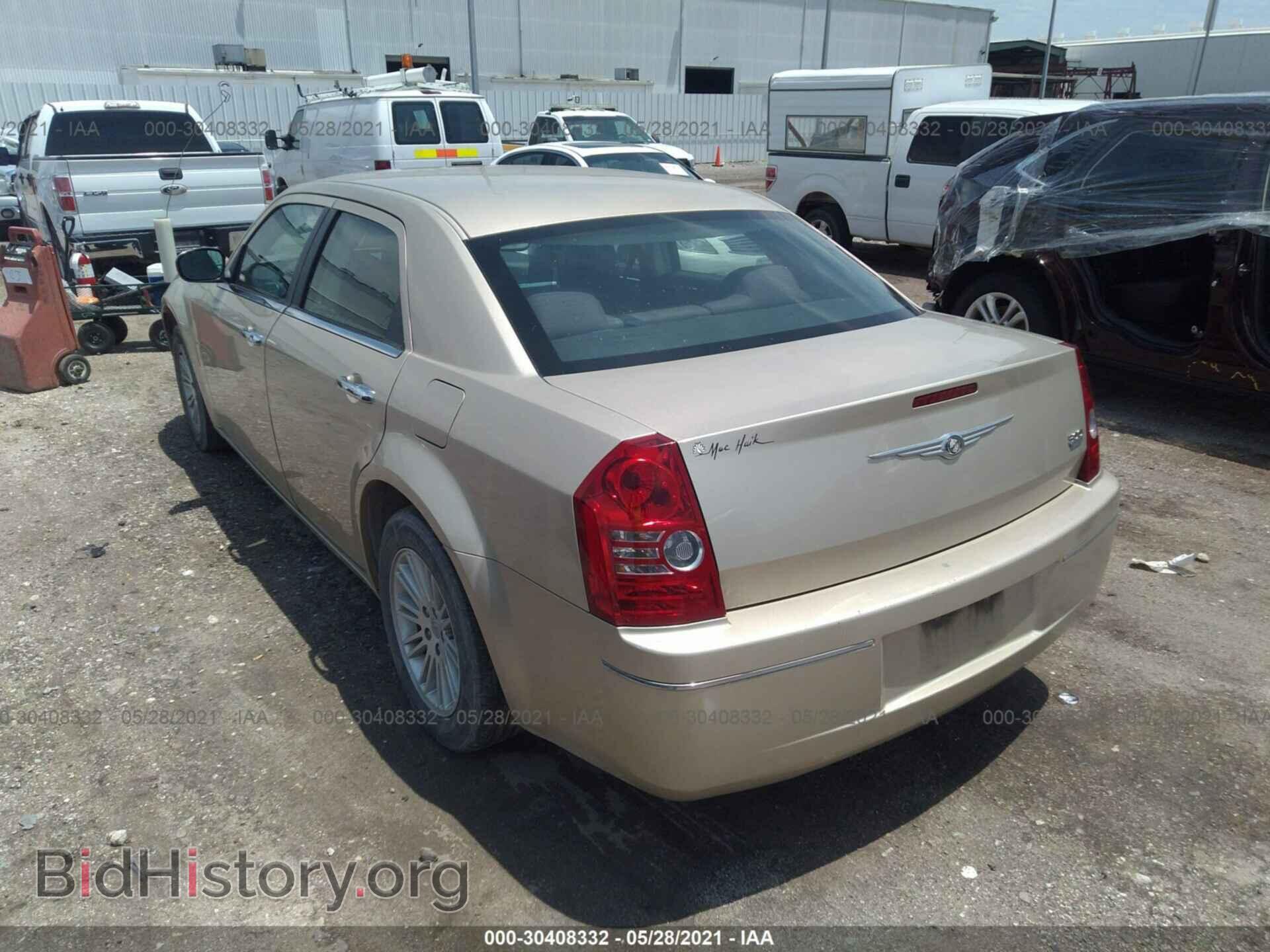 2010 CHRYSLER 300 - VIN: 2C3CA4CD3AH154235 - Photo 3