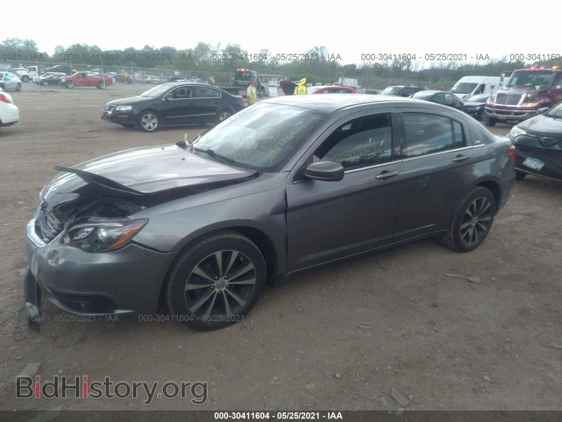 2013 CHRYSLER 200 - VIN: 1C3CCBBB1DN540100 - Фото 2