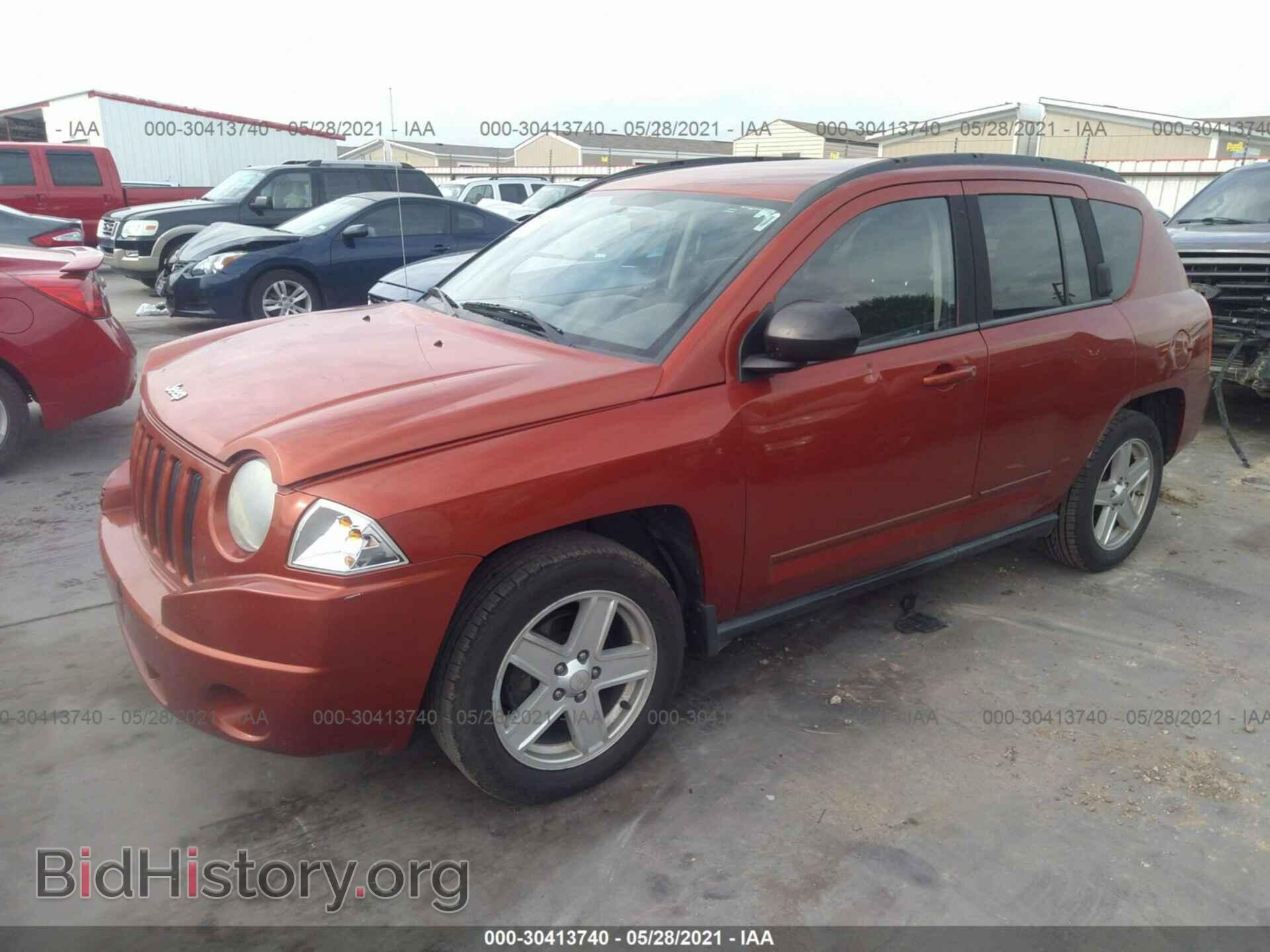 2010 JEEP COMPASS - VIN: 1J4NT4FB3AD611982 - Фото 2