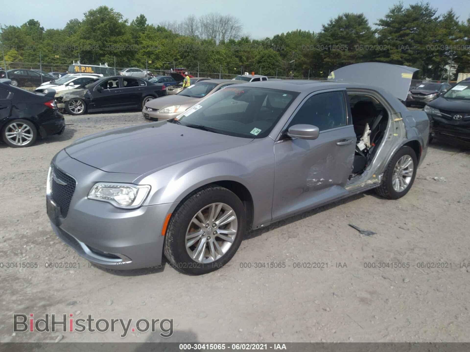 2017 CHRYSLER 300 - VIN: 2C3CCAAGXHH534110 - Фото 2