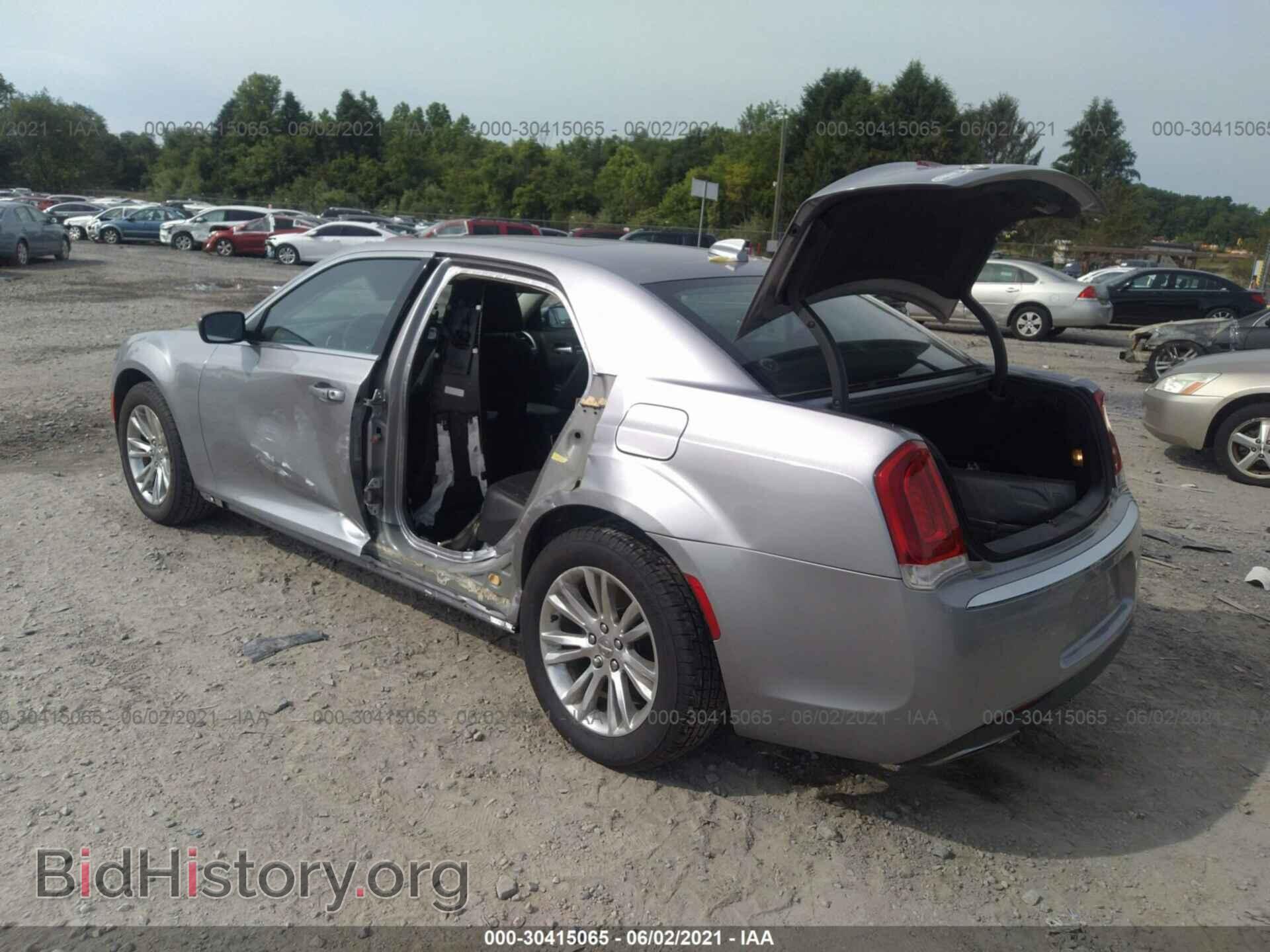 2017 CHRYSLER 300 - VIN: 2C3CCAAGXHH534110 - Фото 3