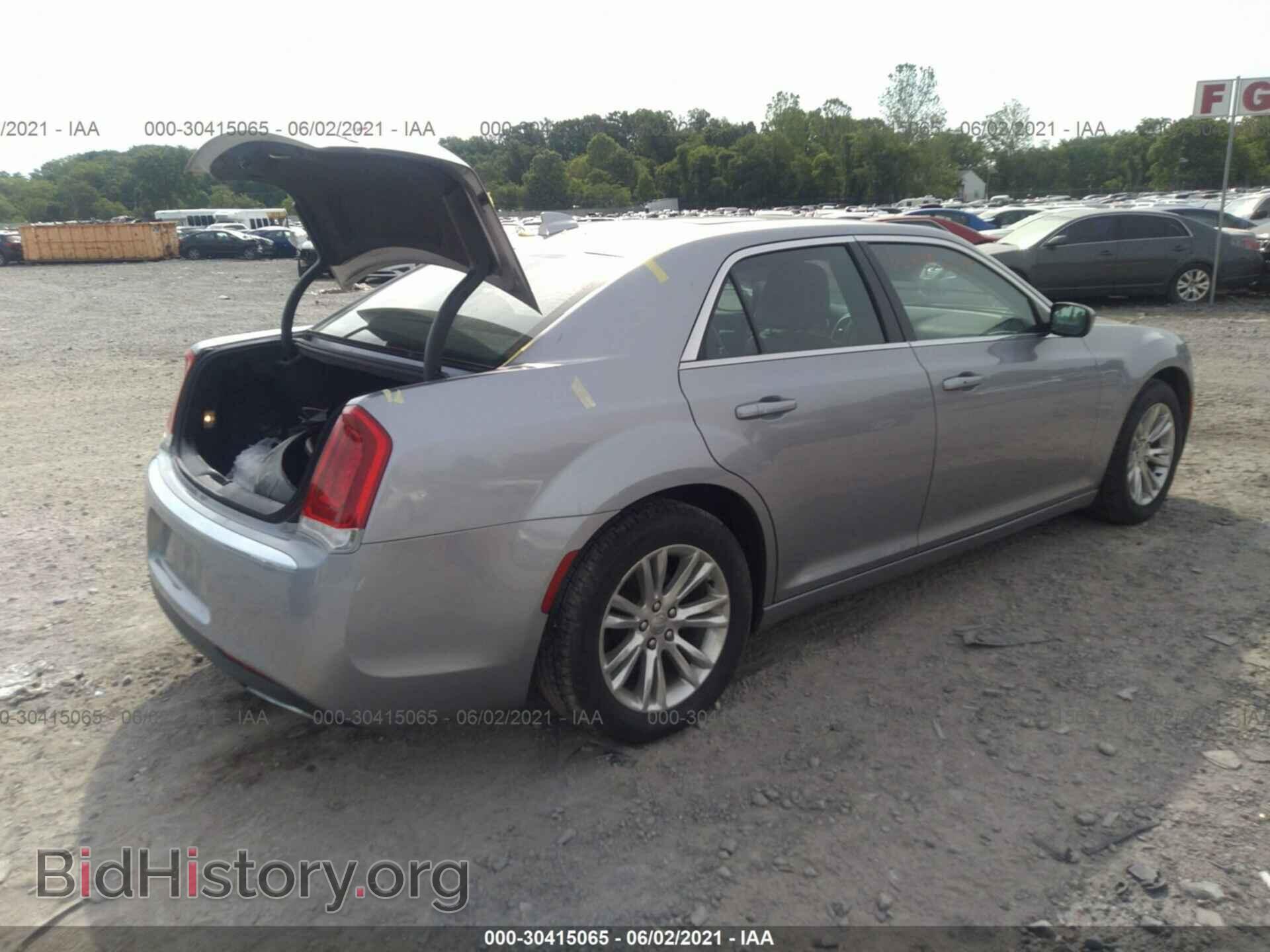 2017 CHRYSLER 300 - VIN: 2C3CCAAGXHH534110 - Фото 4