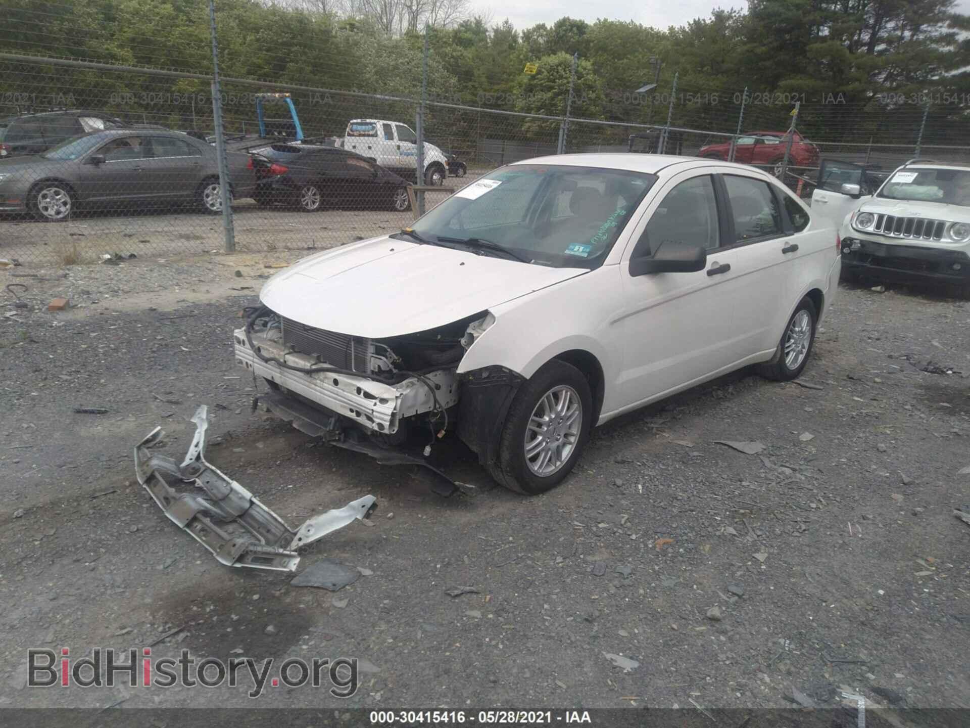 2011 FORD FOCUS - VIN: 1FAHP3FN1BW140258 - Фото 2
