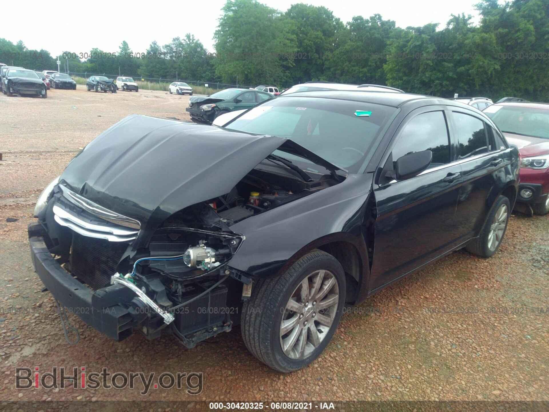 2013 CHRYSLER 200 - VIN: 1C3CCBBB9DN764957 - Фото 2