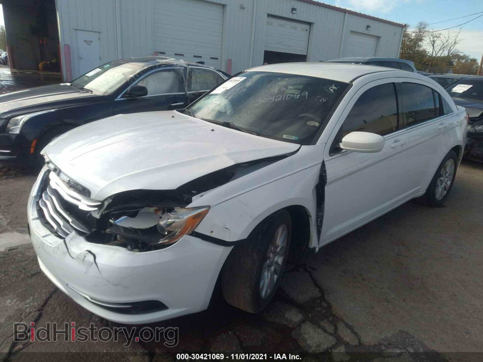 2013 CHRYSLER 200 - VIN: 1C3CCBAG6DN729127 - Фото 2