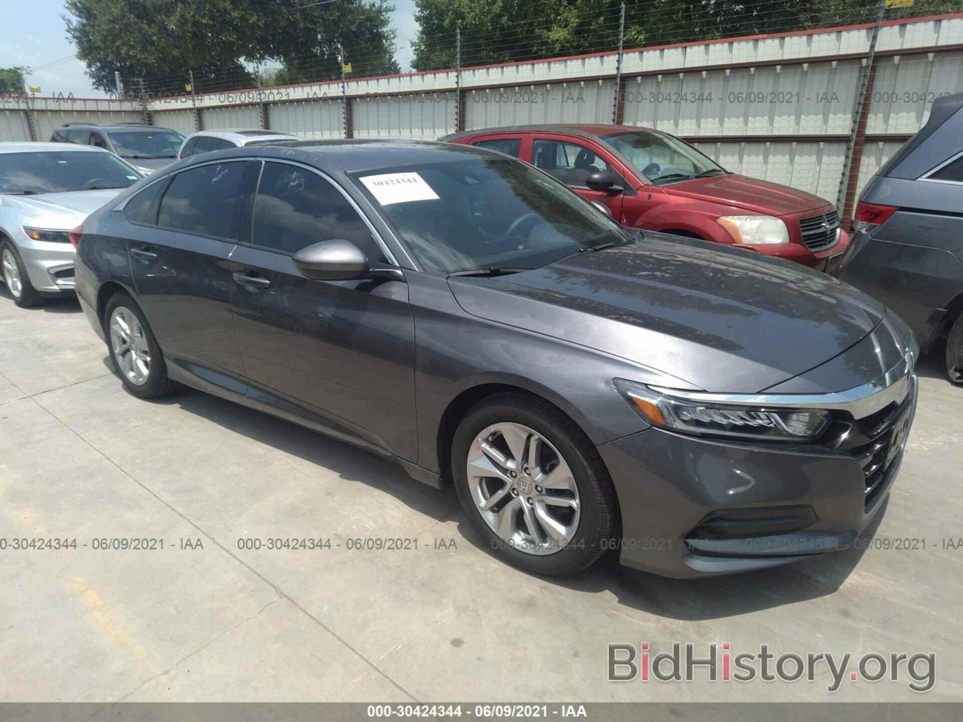 Photo 1HGCV1F12JA063392 - HONDA ACCORD SEDAN 2018