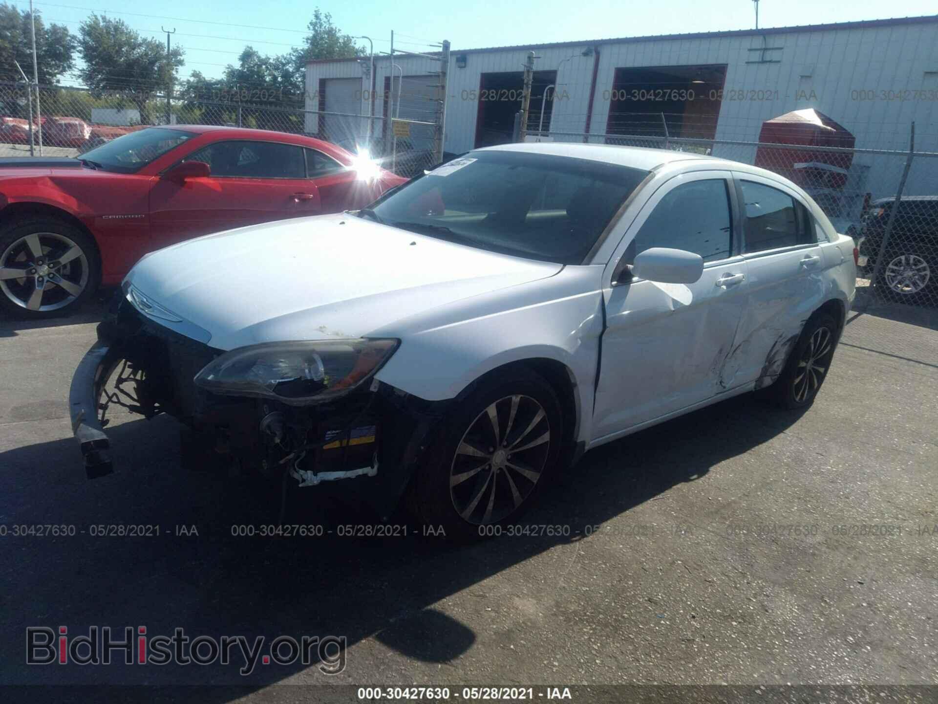 2011 CHRYSLER 200 - VIN: 1C3BC8FG8BN567831 - Фото 2