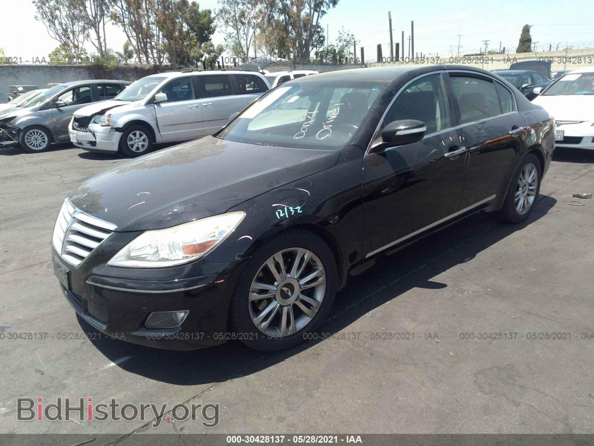 2011 HYUNDAI GENESIS - VIN: KMHGC4DF4BU121908 - Фото 2