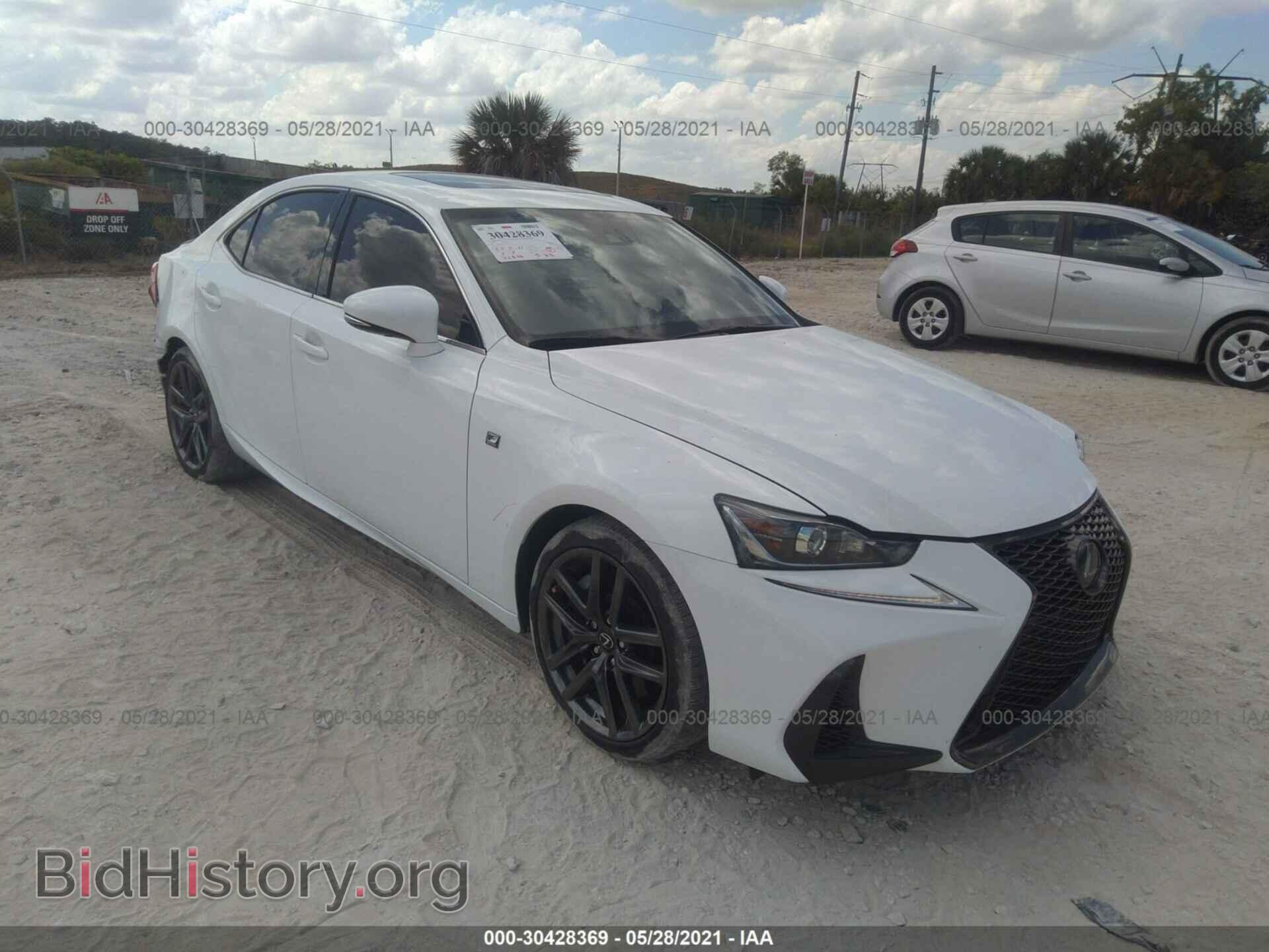Photo JTHBA1D24J5070157 - LEXUS IS 2018