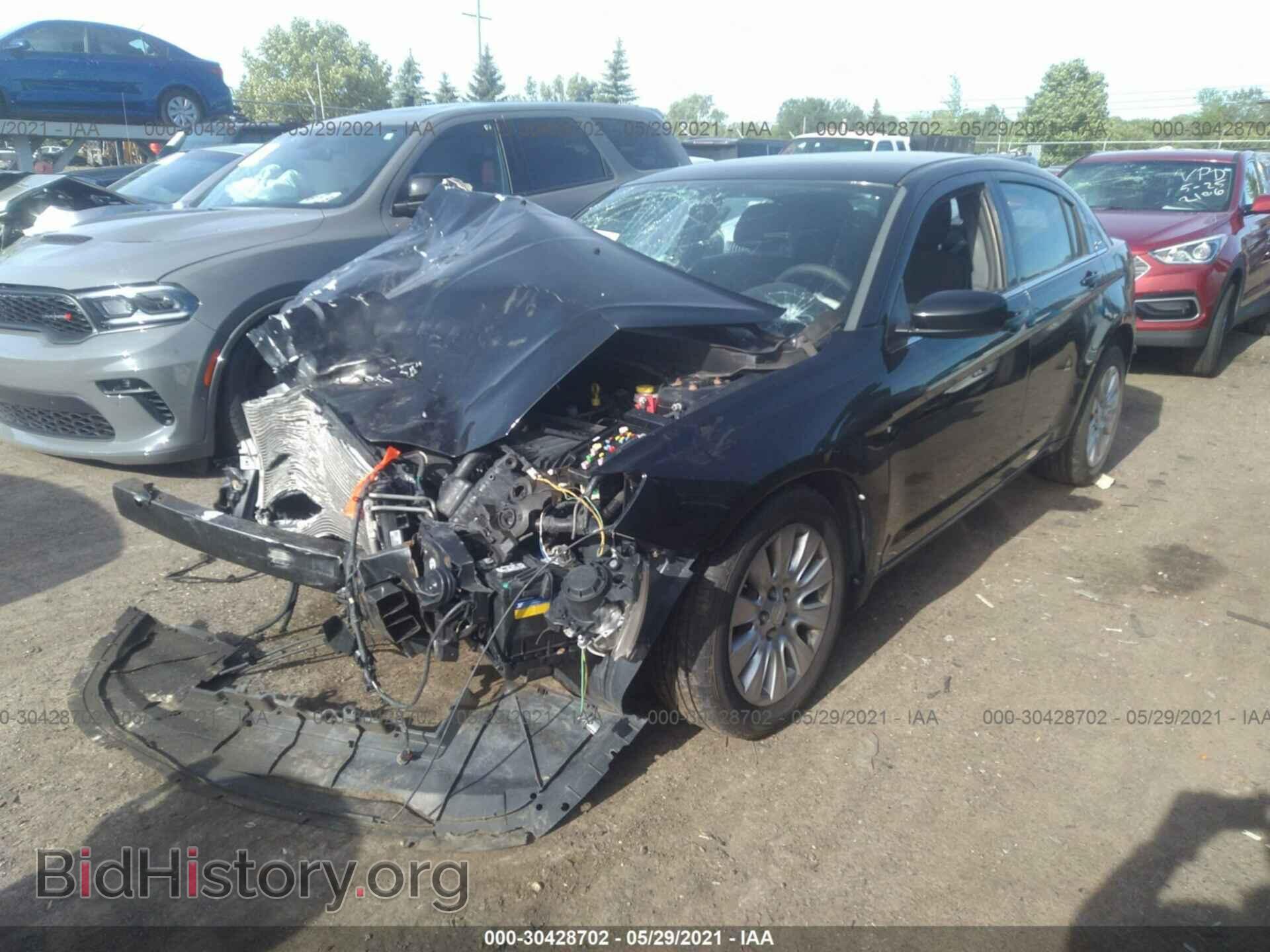 2013 CHRYSLER 200 - VIN: 1C3CCBAB3DN606437 - Photo 2