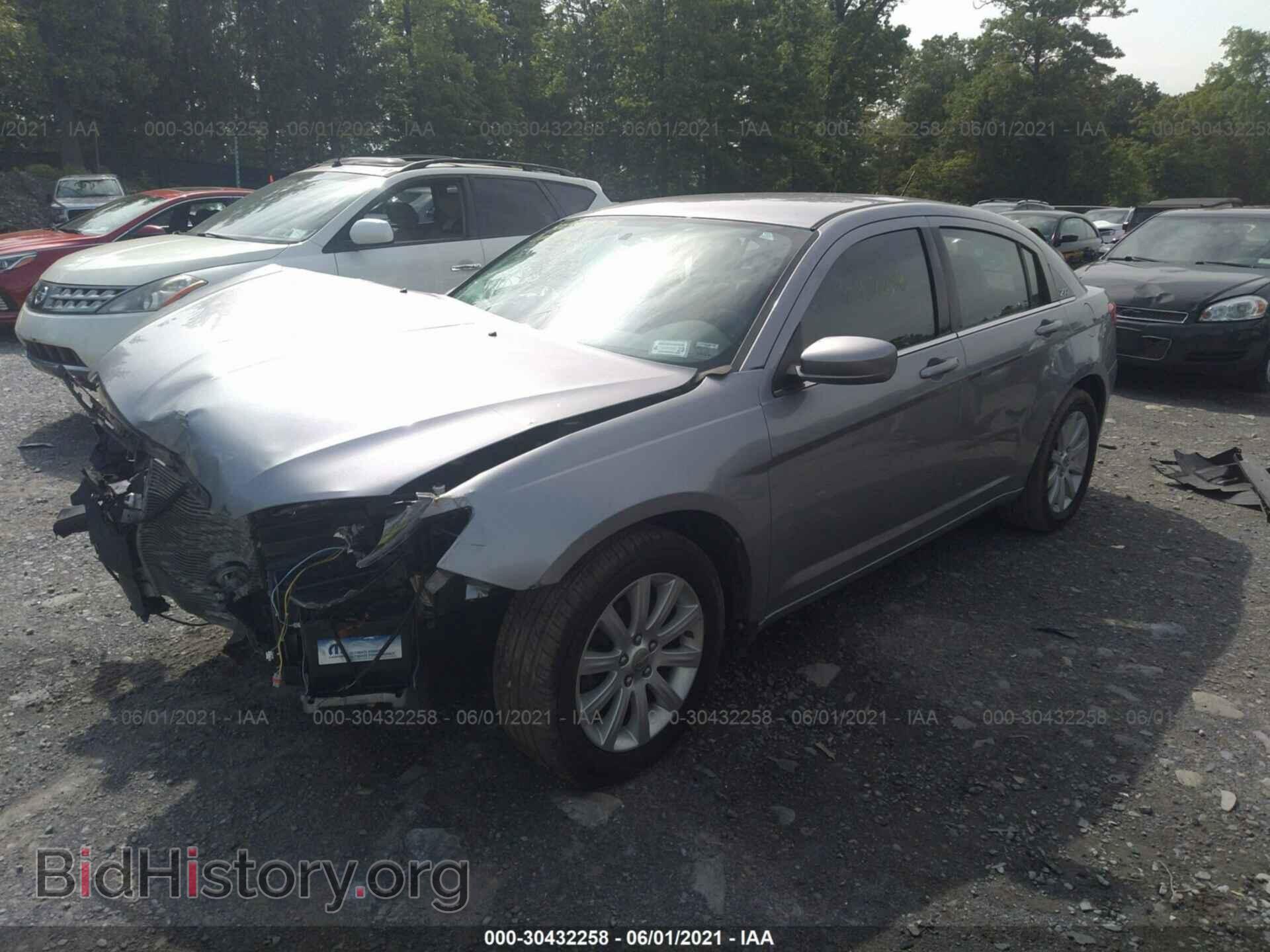 2013 CHRYSLER 200 - VIN: 1C3CCBBB3DN574586 - Фото 2