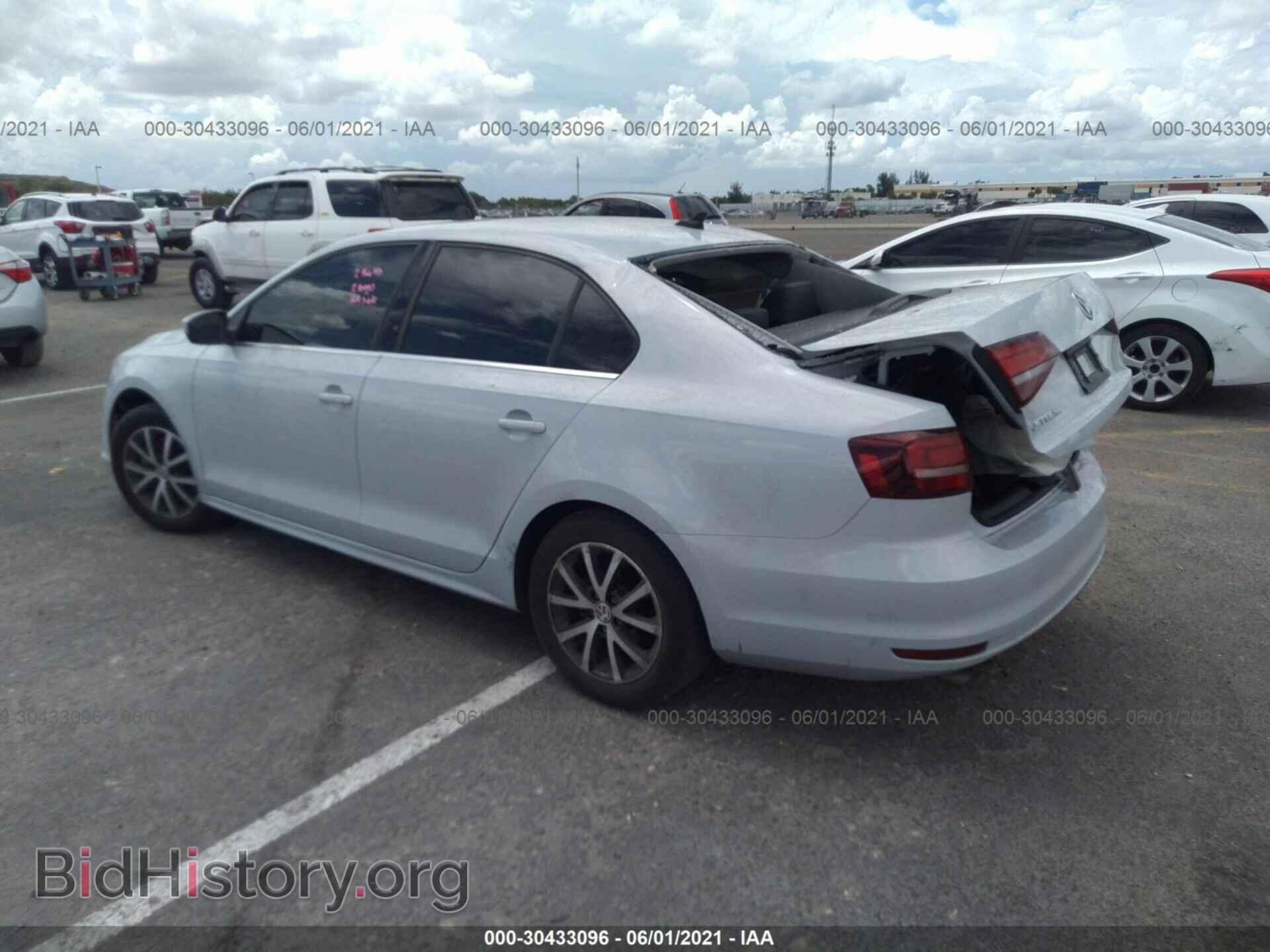 2017 VOLKSWAGEN JETTA - VIN: 3VWDB7AJ2HM413703 - Фото 3