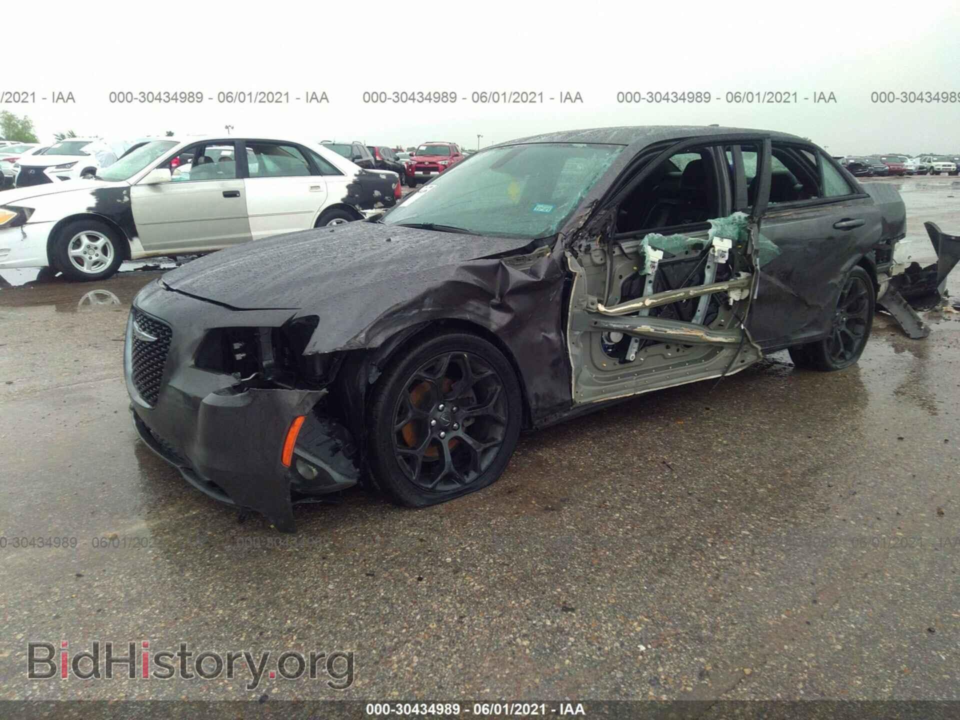 2019 CHRYSLER 300 - VIN: 2C3CCABG1KH537886 - Фото 2