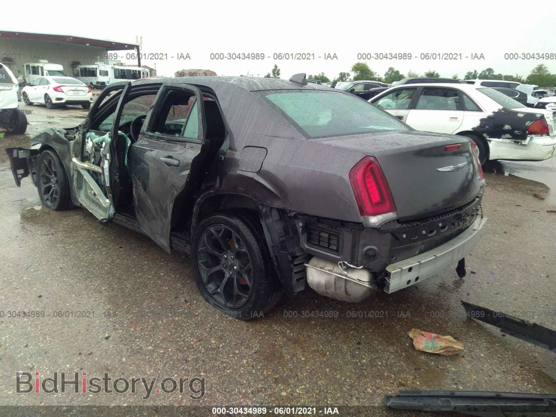 2019 CHRYSLER 300 - VIN: 2C3CCABG1KH537886 - Фото 3