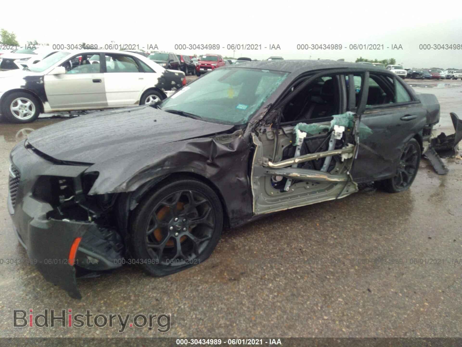 2019 CHRYSLER 300 - VIN: 2C3CCABG1KH537886 - Фото 6
