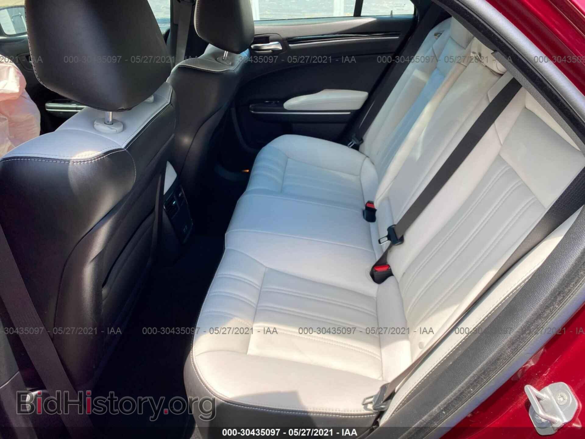 2019 CHRYSLER 300 - VIN: 2C3CCAGG7KH663968 - Фото 8