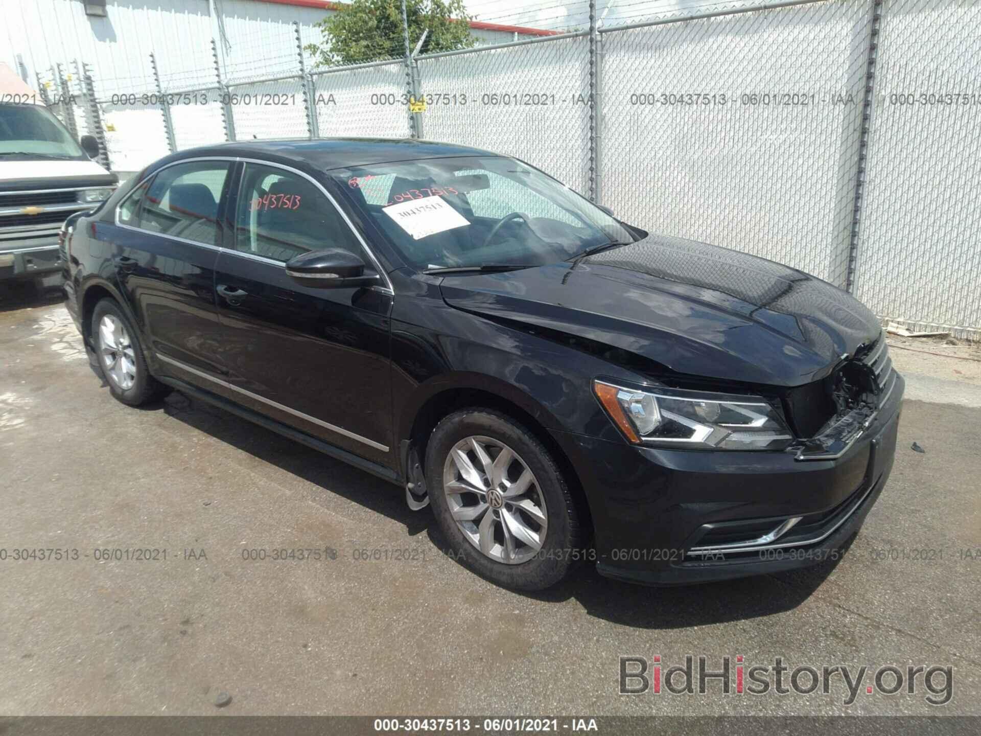 Photo 1VWAT7A35HC083140 - VOLKSWAGEN PASSAT 2017