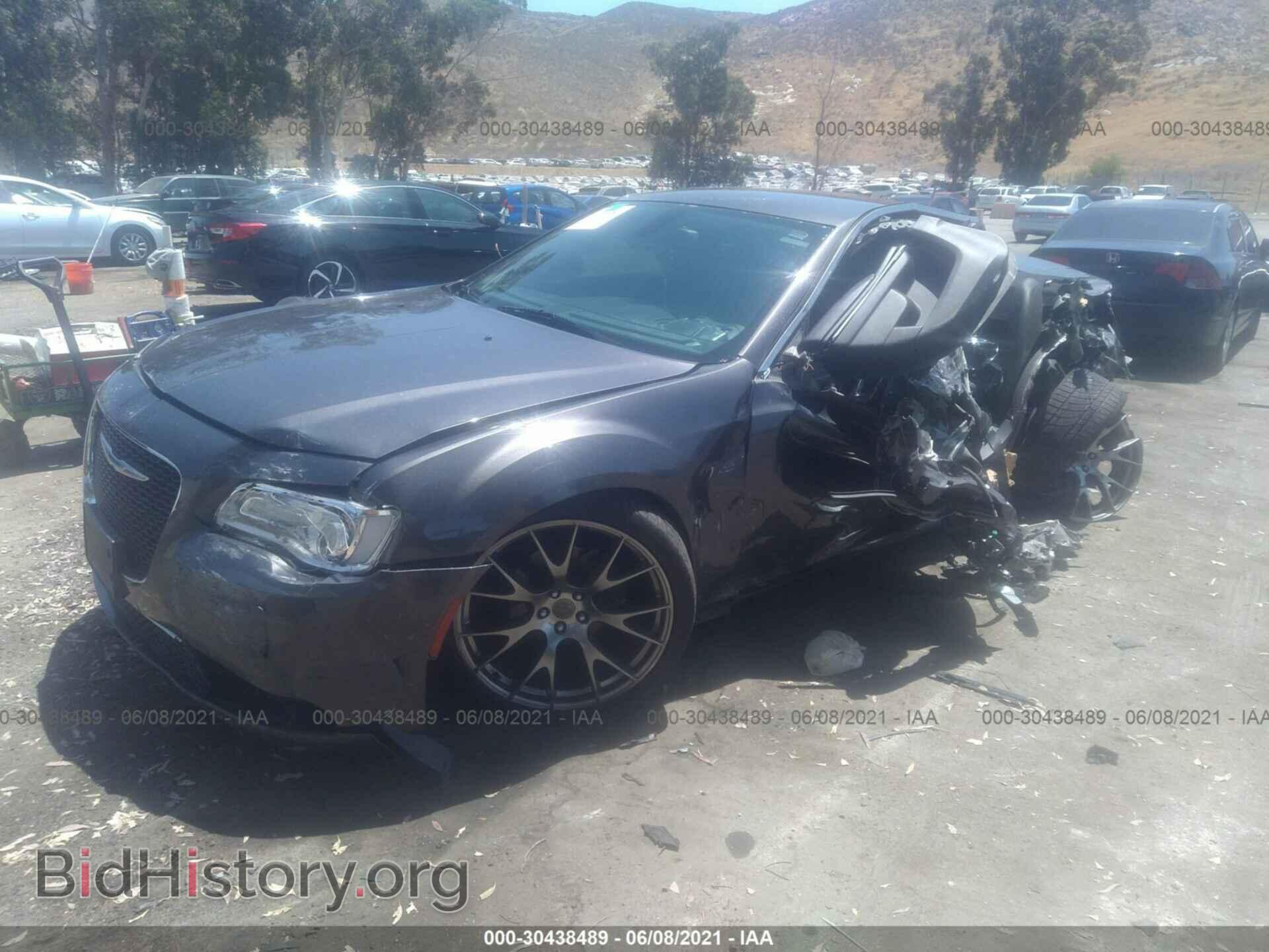 2015 CHRYSLER 300 - VIN: 2C3CCAAG3FH780980 - Фото 2