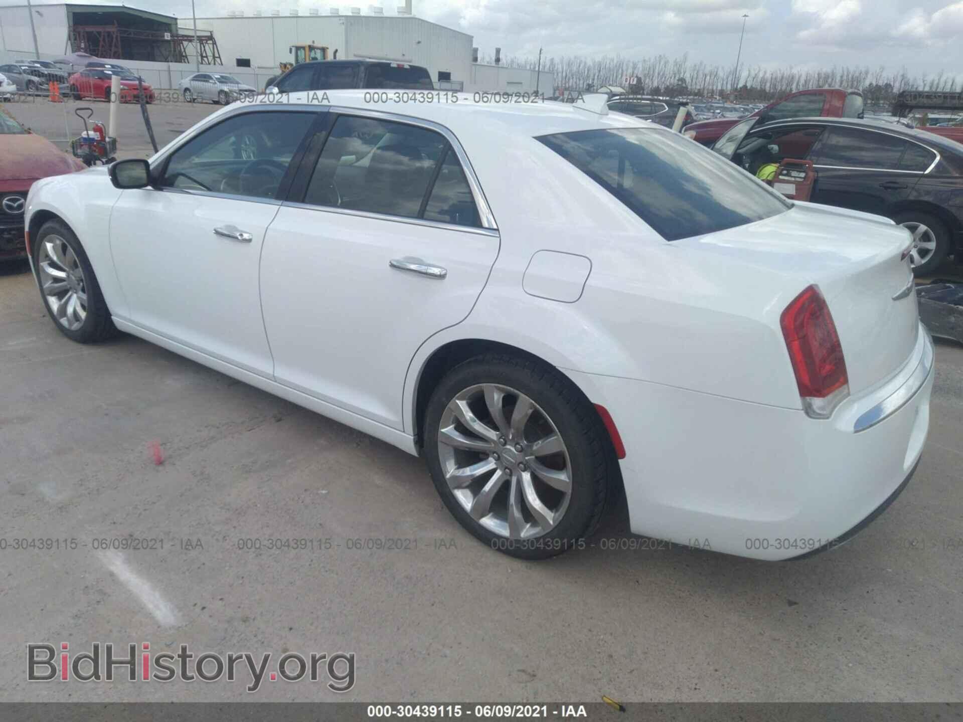 2018 CHRYSLER 300 - VIN: 2C3CCAEG6JH145870 - Фото 3