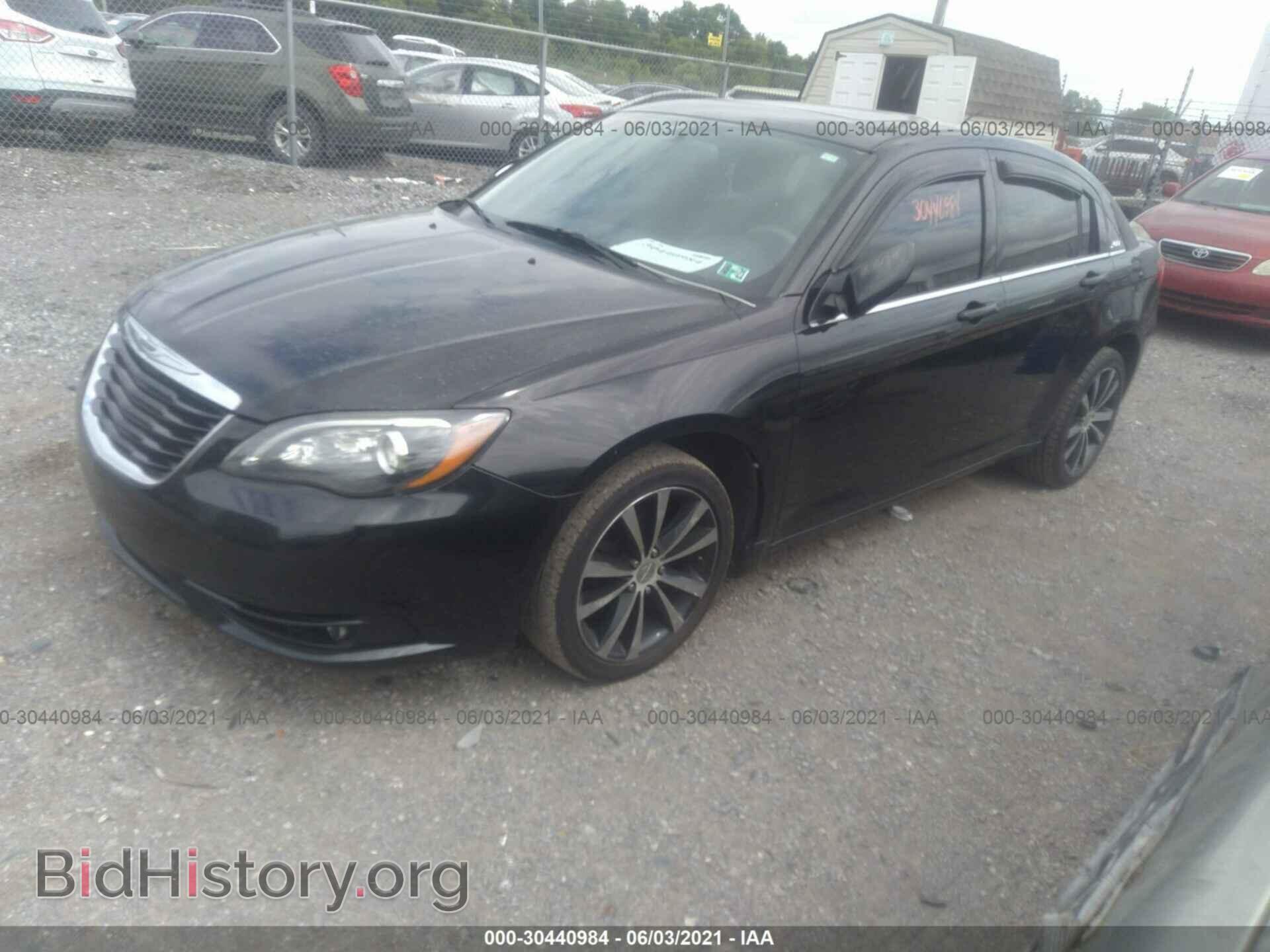 2013 CHRYSLER 200 - VIN: 1C3CCBBB1DN618309 - Фото 2