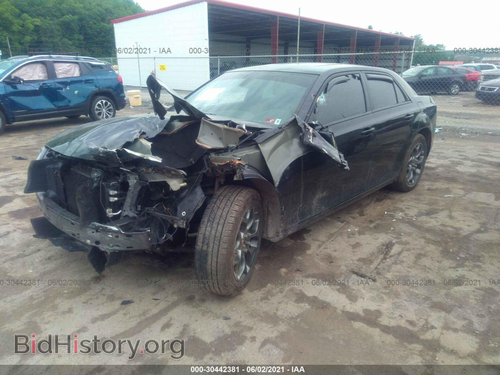 2016 CHRYSLER 300 - VIN: 2C3CCAGG7GH261908 - Photo 2