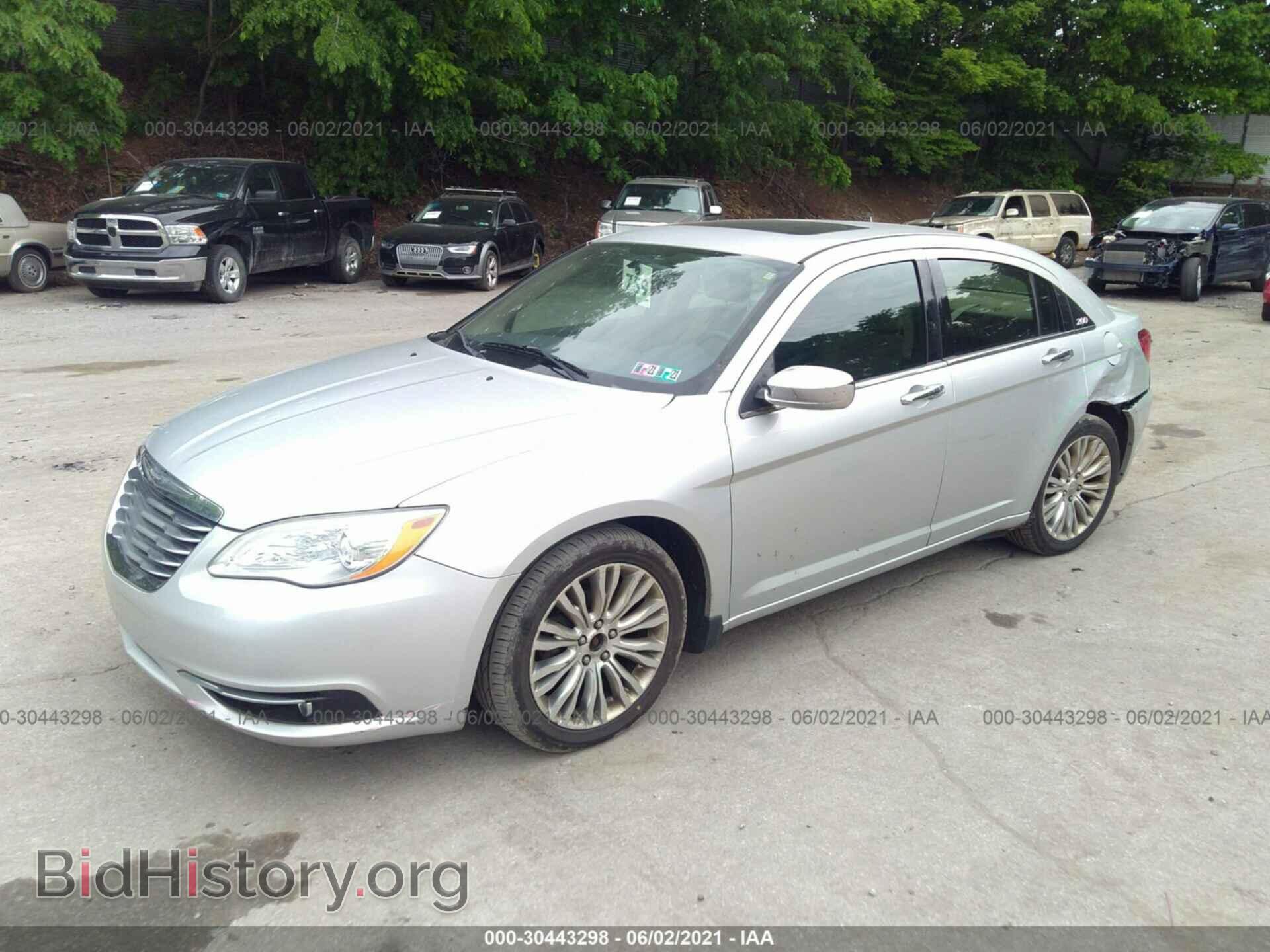 2012 CHRYSLER 200 - VIN: 1C3CCBCG3CN185004 - Фото 2