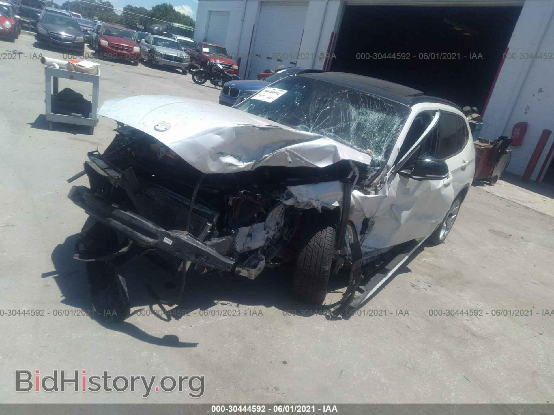 2013 BMW X1 - VIN: WBAVM1C57DVW43202 - Фото 2
