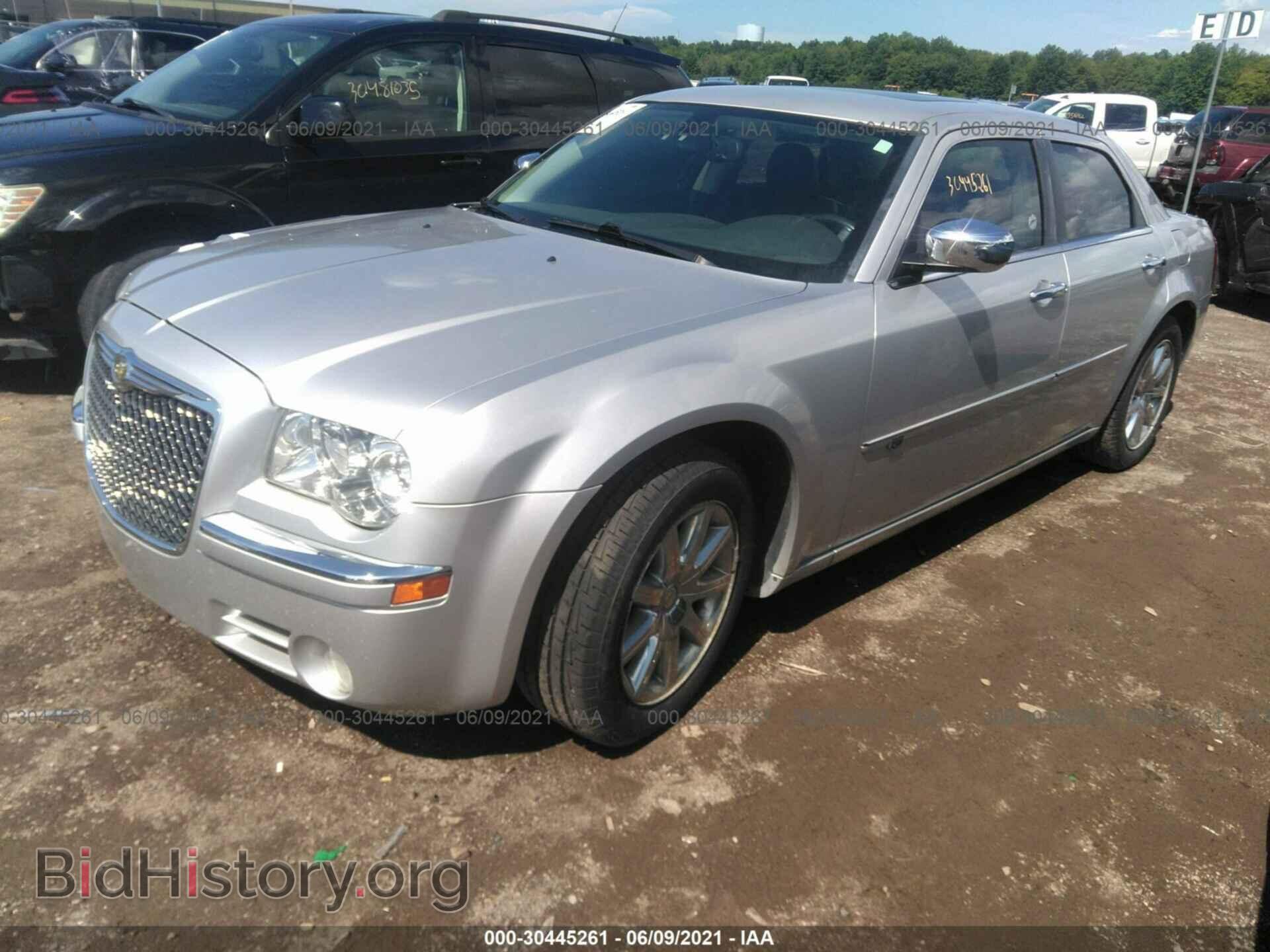 2009 CHRYSLER 300 - VIN: 2C3KA63T49H626078 - Фото 2