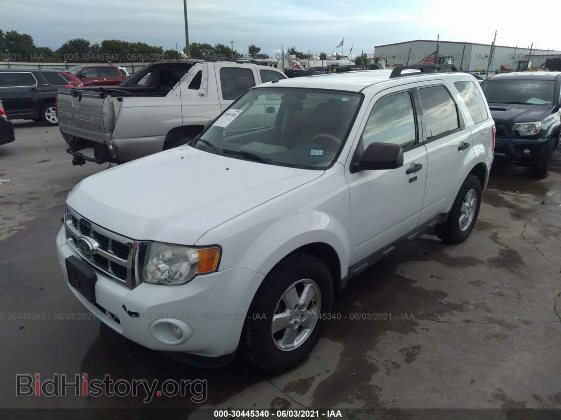 2011 FORD ESCAPE - VIN: 1FMCU0D73BKB48011 - Фото 2
