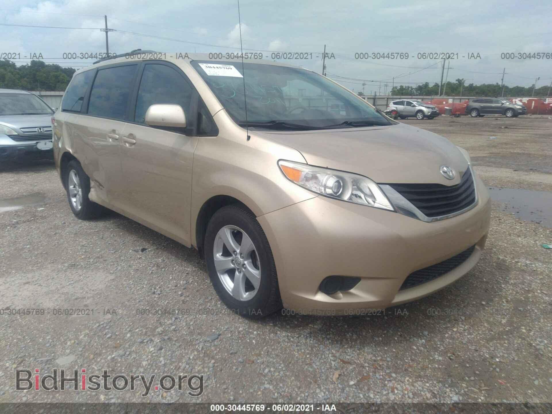 Photo 5TDKK3DC9BS047469 - TOYOTA SIENNA 2011