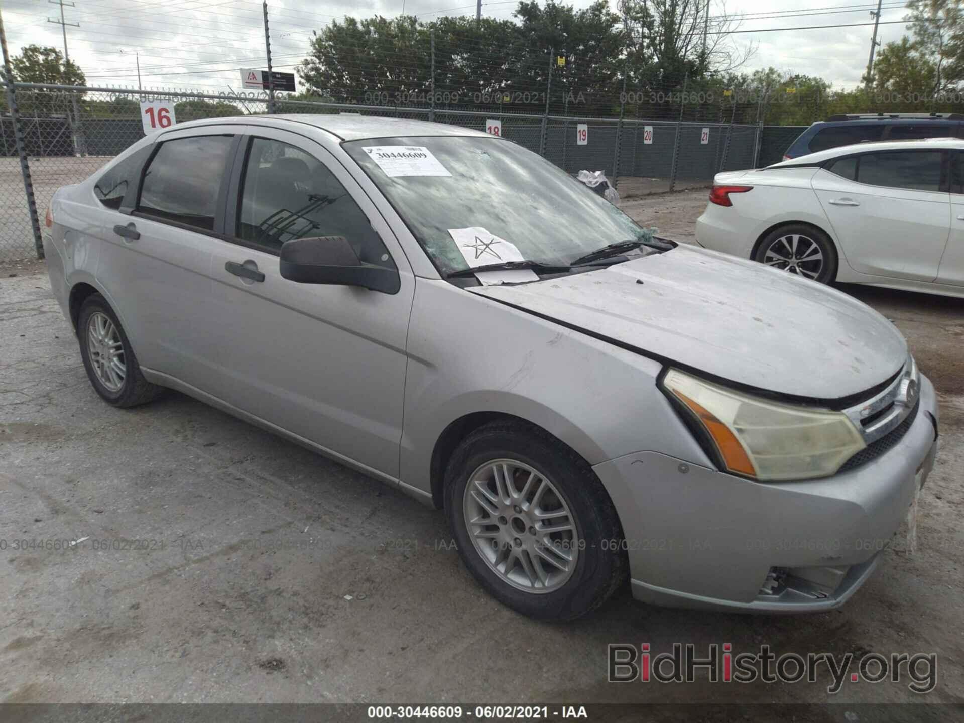 Photo 1FAHP35N69W158945 - FORD FOCUS 2009