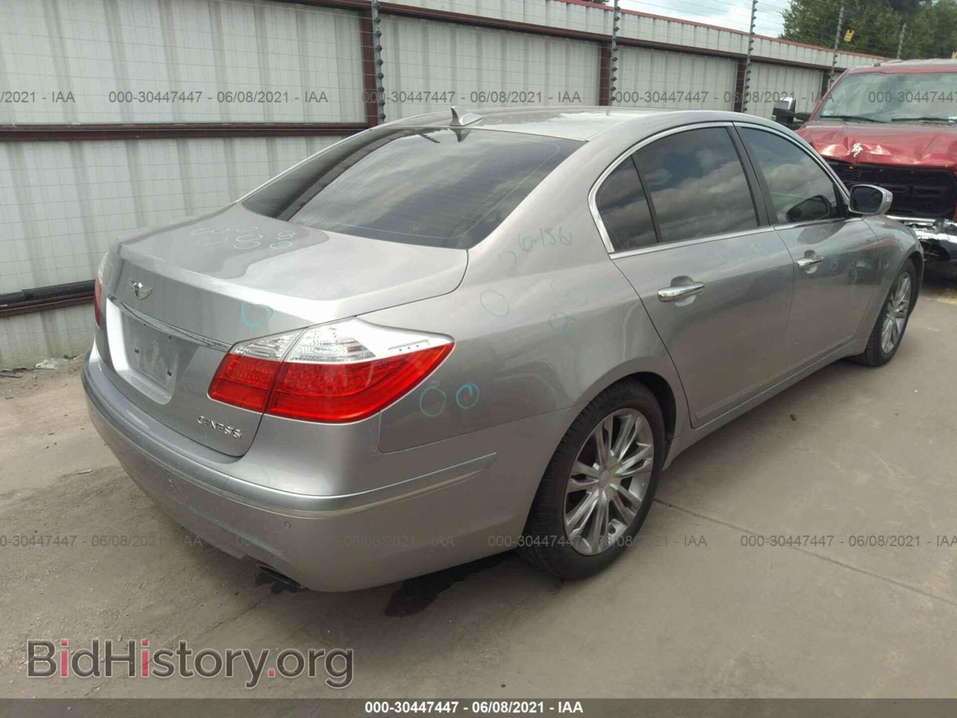2011 HYUNDAI GENESIS - VIN: KMHGC4DE9BU120972 - Фото 4