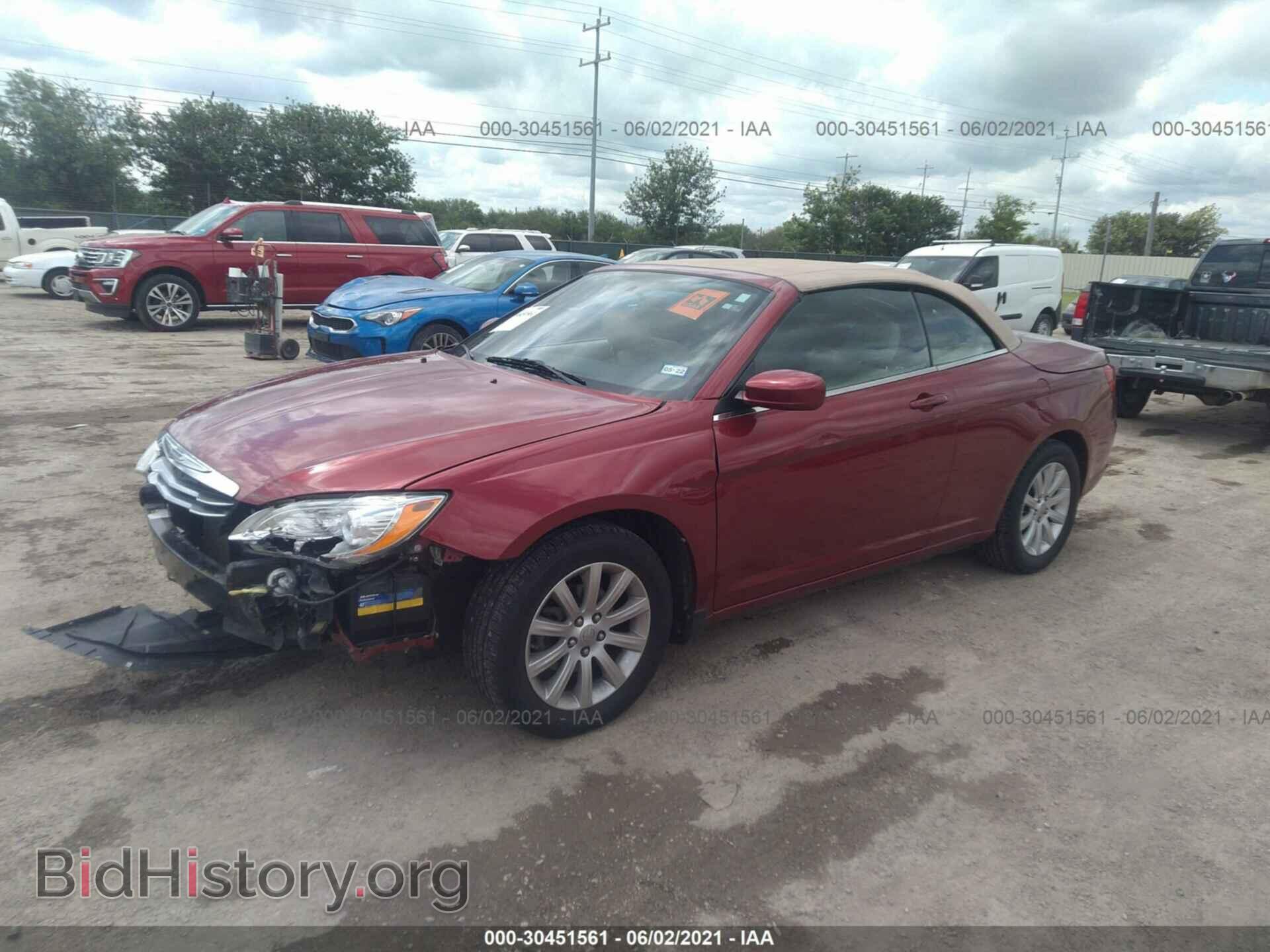 2013 CHRYSLER 200 - VIN: 1C3BCBEB1DN511428 - Фото 2